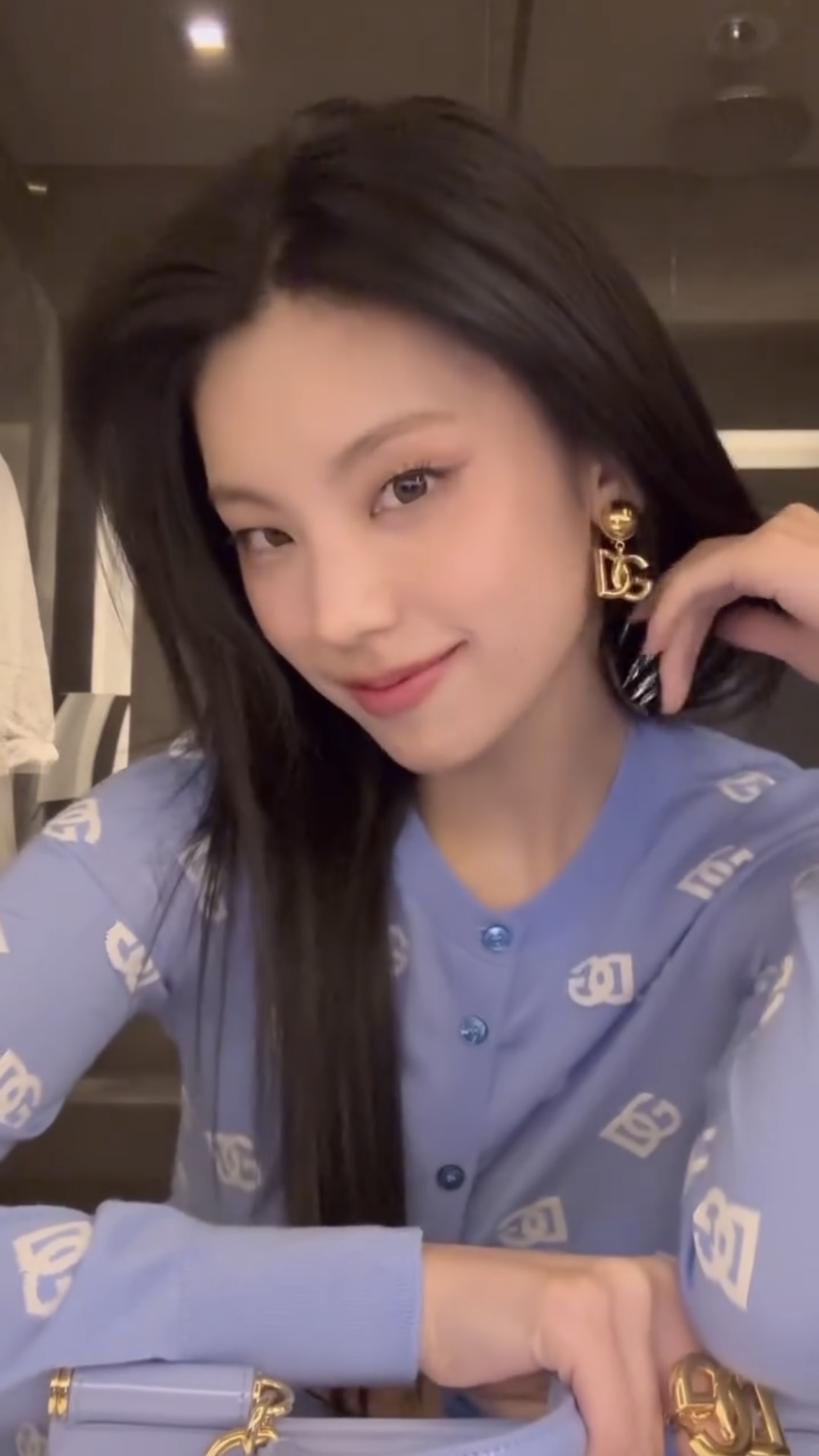 돌가 여신 왔다..😍🩵보면 볼수록 잘 어울리는 예지 X 돌체앤가바나✨ 이미지