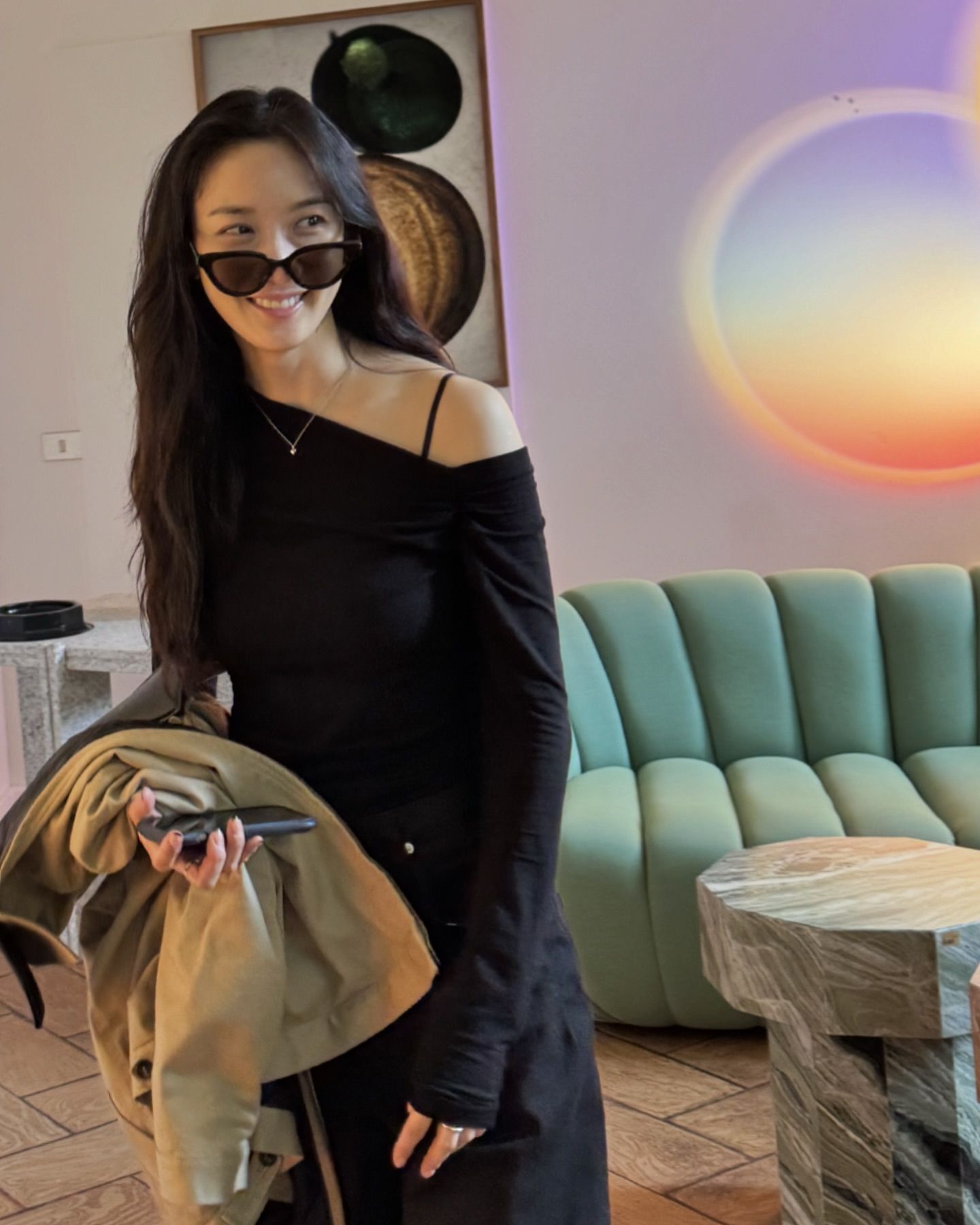 가을 여행룩으로 참고@이청아🤎
시크한 올블랙 스타일링에 베이지 오버핏 자켓으로 포인트🍂✅ 이미지