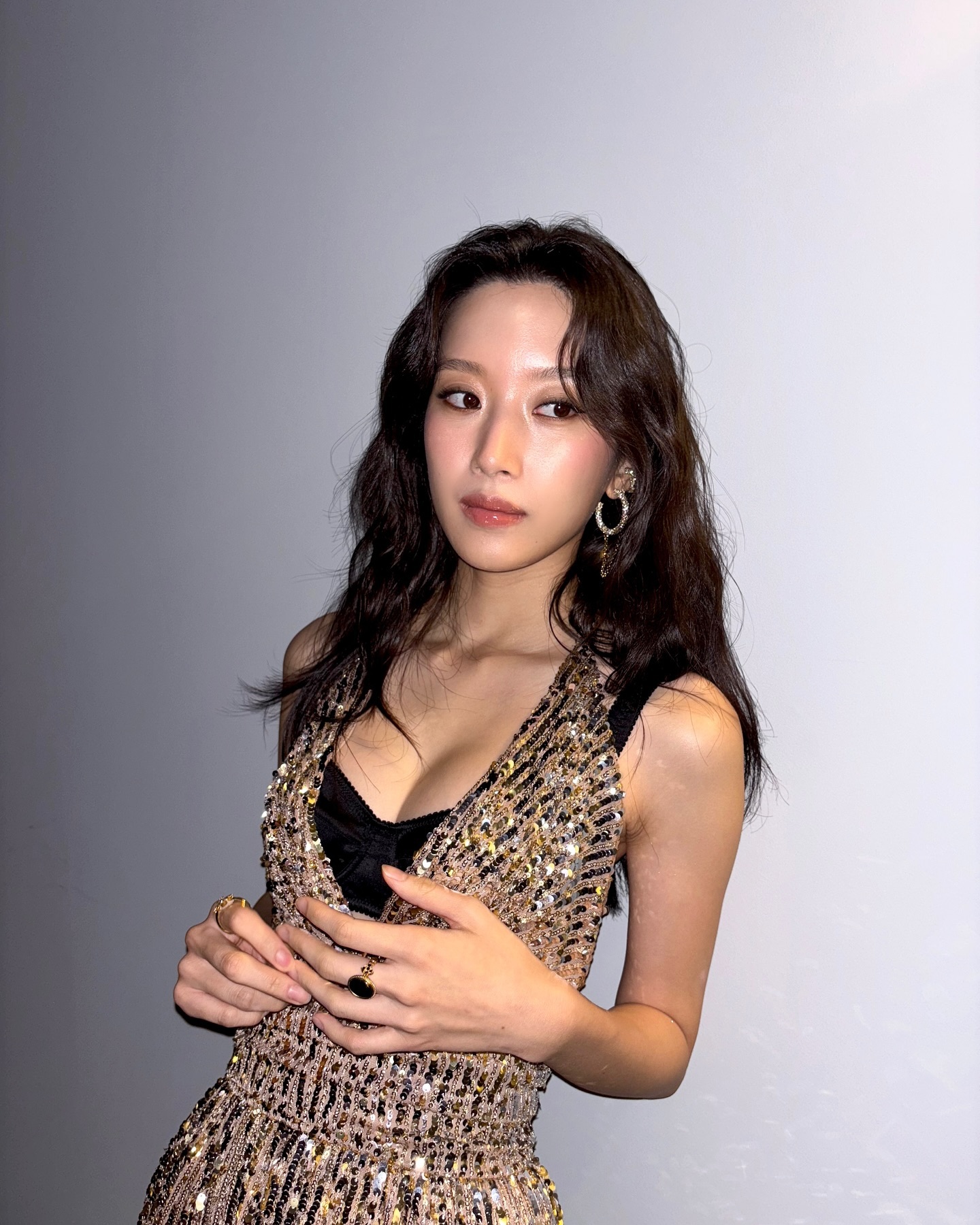 역대급 느좋✨문가영&예지 착장
돌체앤가바나 SS25에서의 핫걸 모먼트❤️‍🔥 이미지