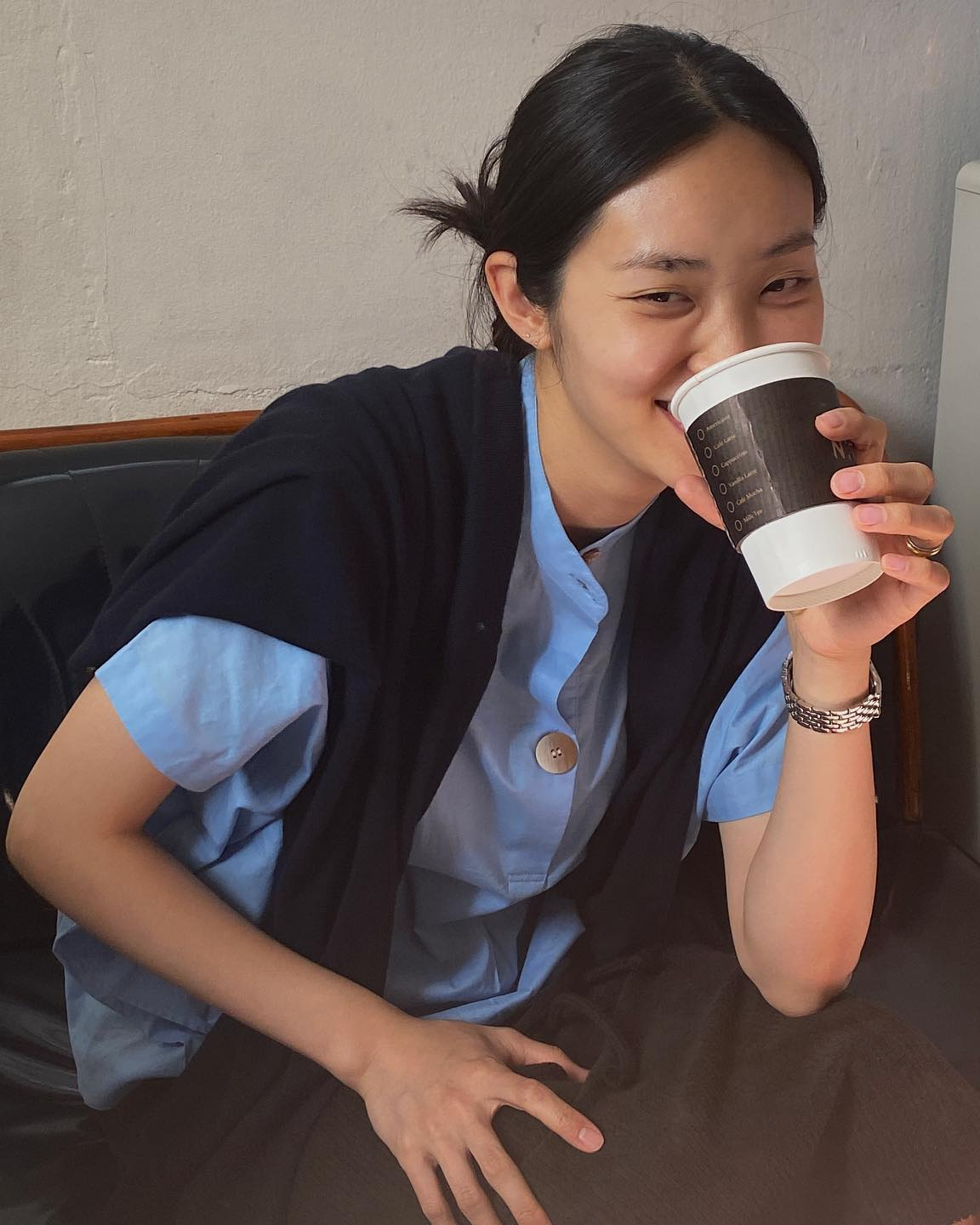 입은 것도 아니고 벗은 것도 아니야🤷‍♀️
무심해서 더 예쁜 간절기🍃 가디건 코디🧶 이미지