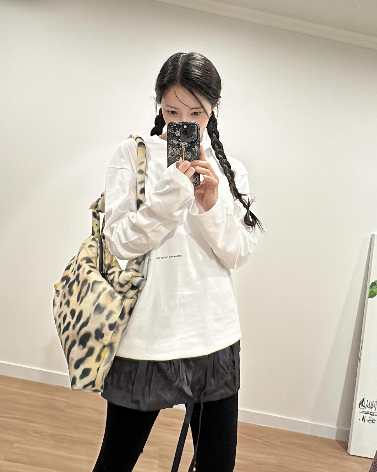 셀럽들의 레오파드 소화법🐯🤎 이미지