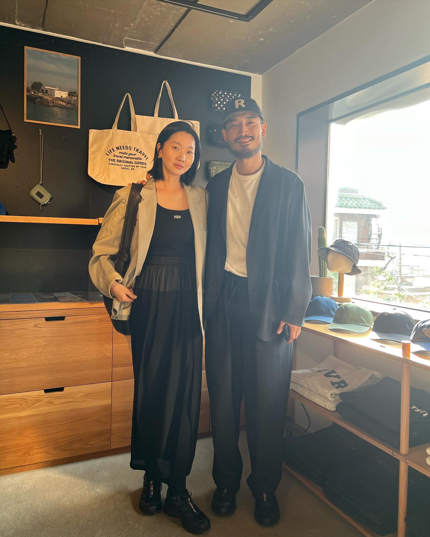 컬러로 맞춘 주말 데이트룩👫🏻🖤 이미지