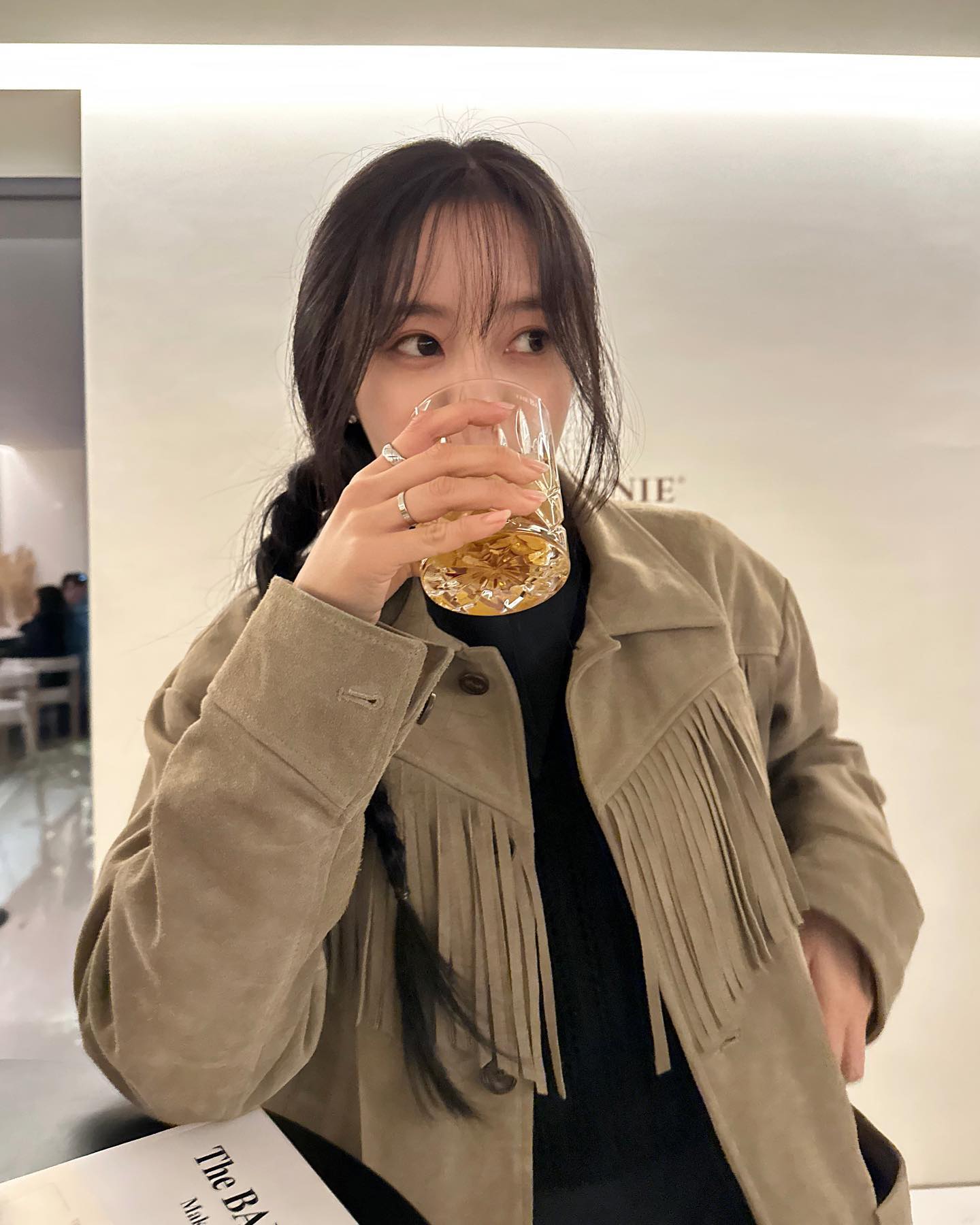 스웨이드 자켓은 브라운으로🤎 이미지