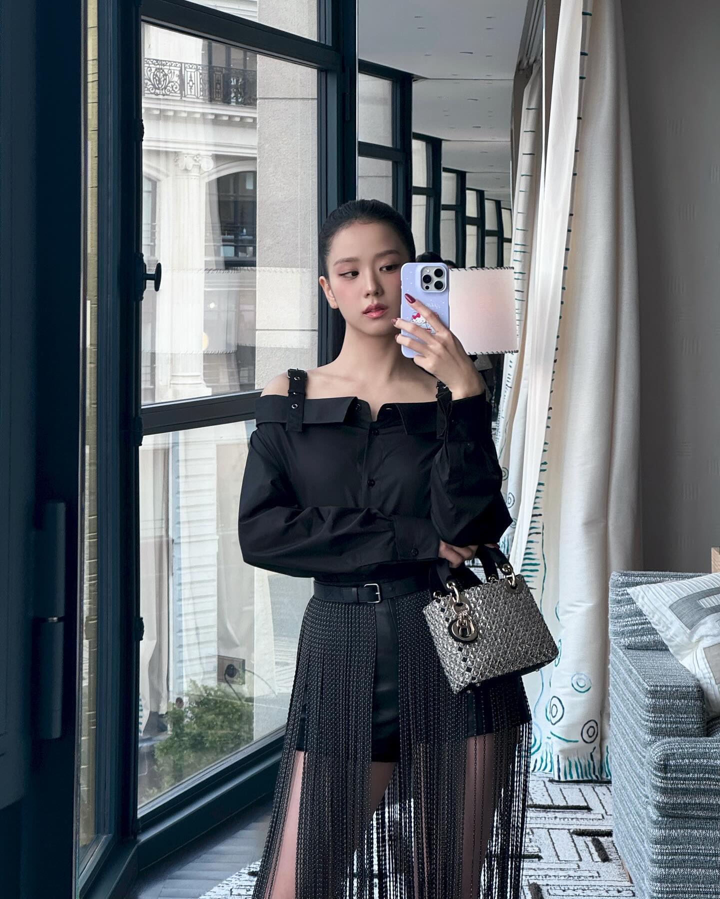 디올 SS25 컬렉션 쇼에 나타난 지수 공주님👸🖤✨ 이미지