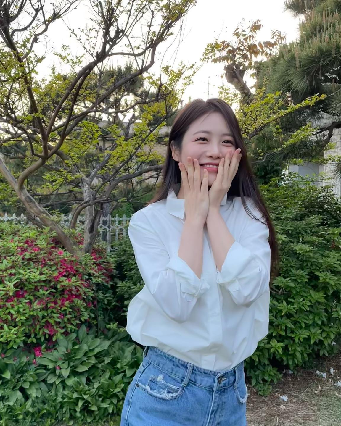 깔끔하게 화이트셔츠에 데님🤍👖 이미지