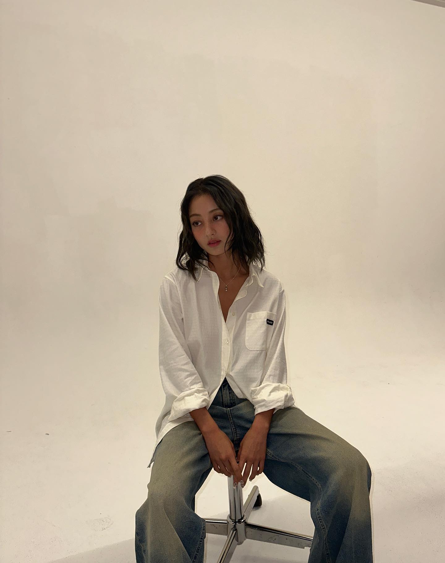 깔끔하게 화이트셔츠에 데님🤍👖 이미지