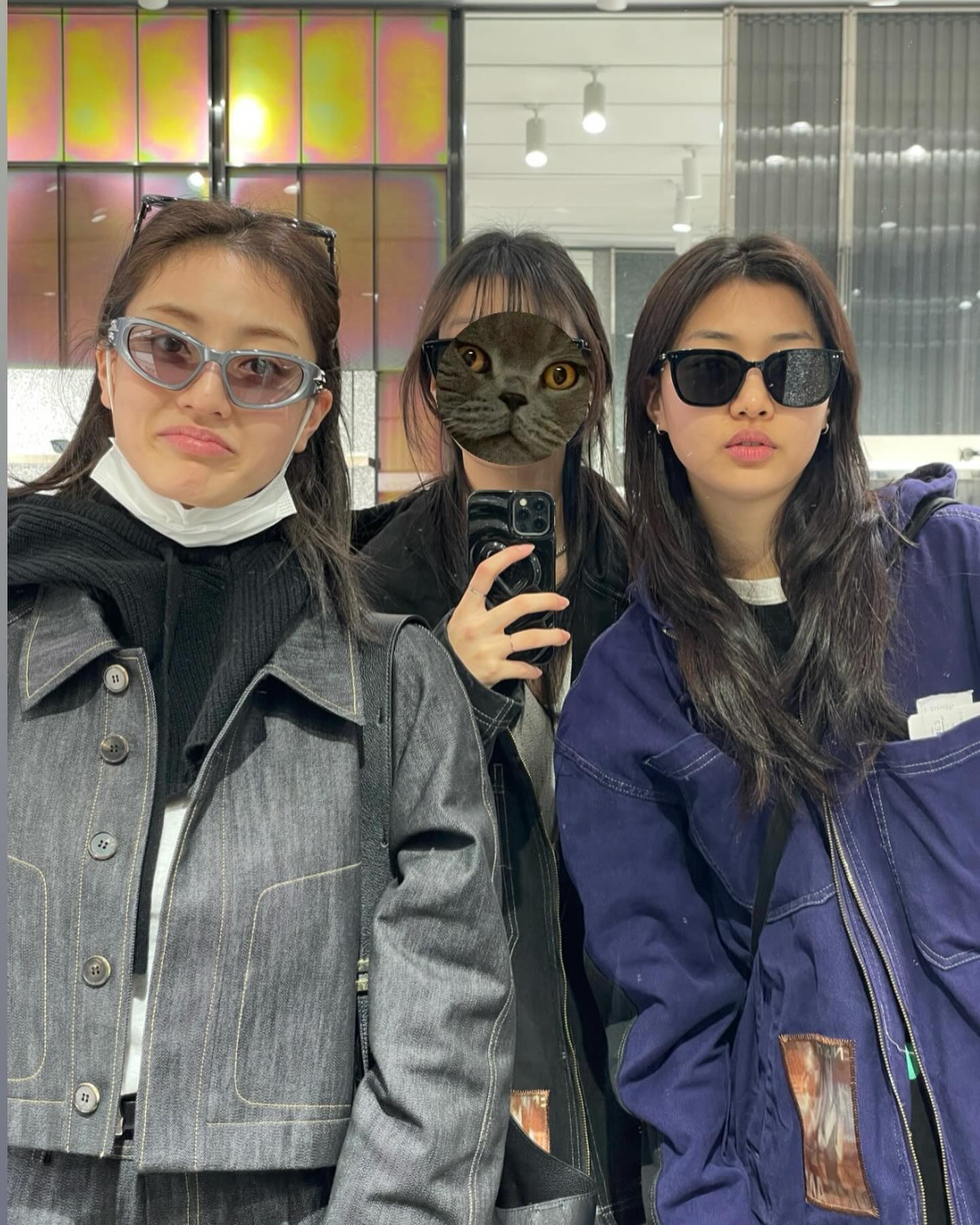 트와이스 지효 동생 배우로 데뷔👩🏻‍❤️‍👩🏻

트와이스 지효 동생으로 알려진 신인 배우 이하음이 데뷔작 ‘퇴사를 요청합니다’에서 주인공으로 등장합니다. 2002년생인 이하음은 MBC 예능 ‘나 혼자 산다’에 지효와 함께 출연해 똑 닮은 외모로 화제가 되었는데요. 배우 이하음의 첫 작품 ‘퇴사를 요청합니다’는 오늘(26일)부터 글로벌 숏폼 드라마 플랫폼 비글루에서 시청할 수 있습니다. 이미지9