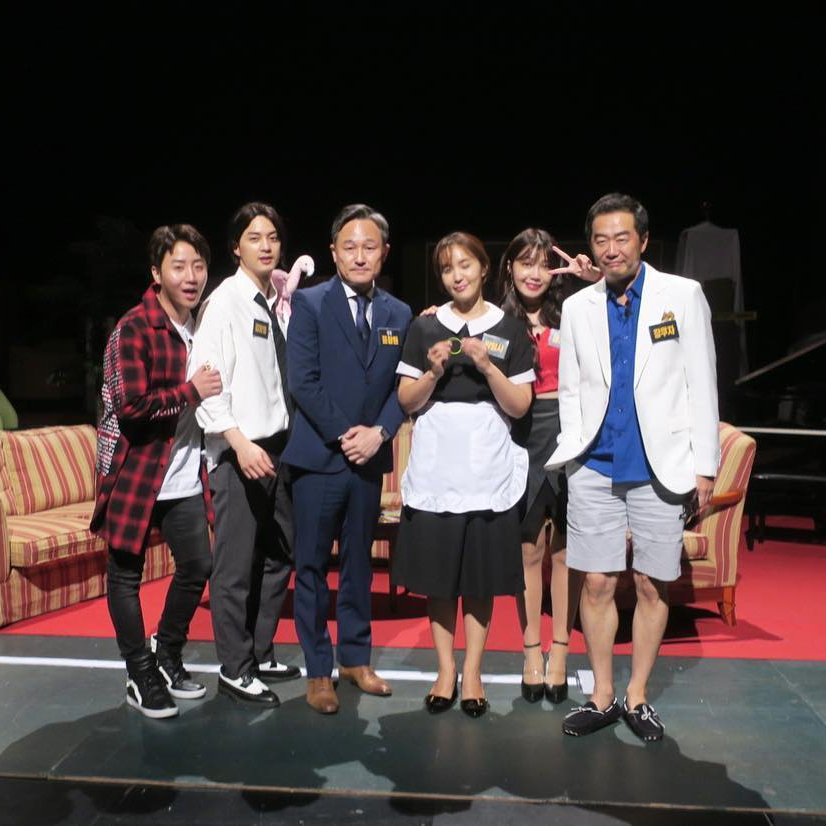 드디어 크라임씬이 돌아온다🍿🔥

‘크라임씬’이 넷플릭스와 손잡고 새 시즌으로 돌아옵니다. ‘크라임씬’은 지난 2014년 첫 방송을 시작한 추리 예능으로, 출연진들의 위트 있는 연기력, 추리를 절로 하게 만드는 세팅, 흥미 넘치는 스토리라인 등으로 시청자들의 과몰입을 유발하며 시즌3까지 막힘없이 제작되었었는데요. '크라임씬' 전 시즌을 이끌어온 연출자이자 스튜디오슬램 대표인 윤현준 PD는 "재미를 국내는 물론 전 세계 팬들에게 알리기 위한 결정을 내렸다. '크라임씬'의 앞으로의 여정에 많은 기대와 관심 부탁드린다"라고 전했습니다. 이미지3
