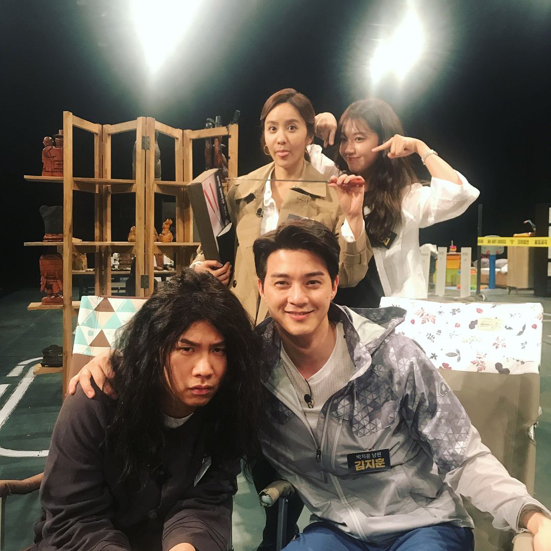 드디어 크라임씬이 돌아온다🍿🔥

‘크라임씬’이 넷플릭스와 손잡고 새 시즌으로 돌아옵니다. ‘크라임씬’은 지난 2014년 첫 방송을 시작한 추리 예능으로, 출연진들의 위트 있는 연기력, 추리를 절로 하게 만드는 세팅, 흥미 넘치는 스토리라인 등으로 시청자들의 과몰입을 유발하며 시즌3까지 막힘없이 제작되었었는데요. '크라임씬' 전 시즌을 이끌어온 연출자이자 스튜디오슬램 대표인 윤현준 PD는 "재미를 국내는 물론 전 세계 팬들에게 알리기 위한 결정을 내렸다. '크라임씬'의 앞으로의 여정에 많은 기대와 관심 부탁드린다"라고 전했습니다. 이미지1