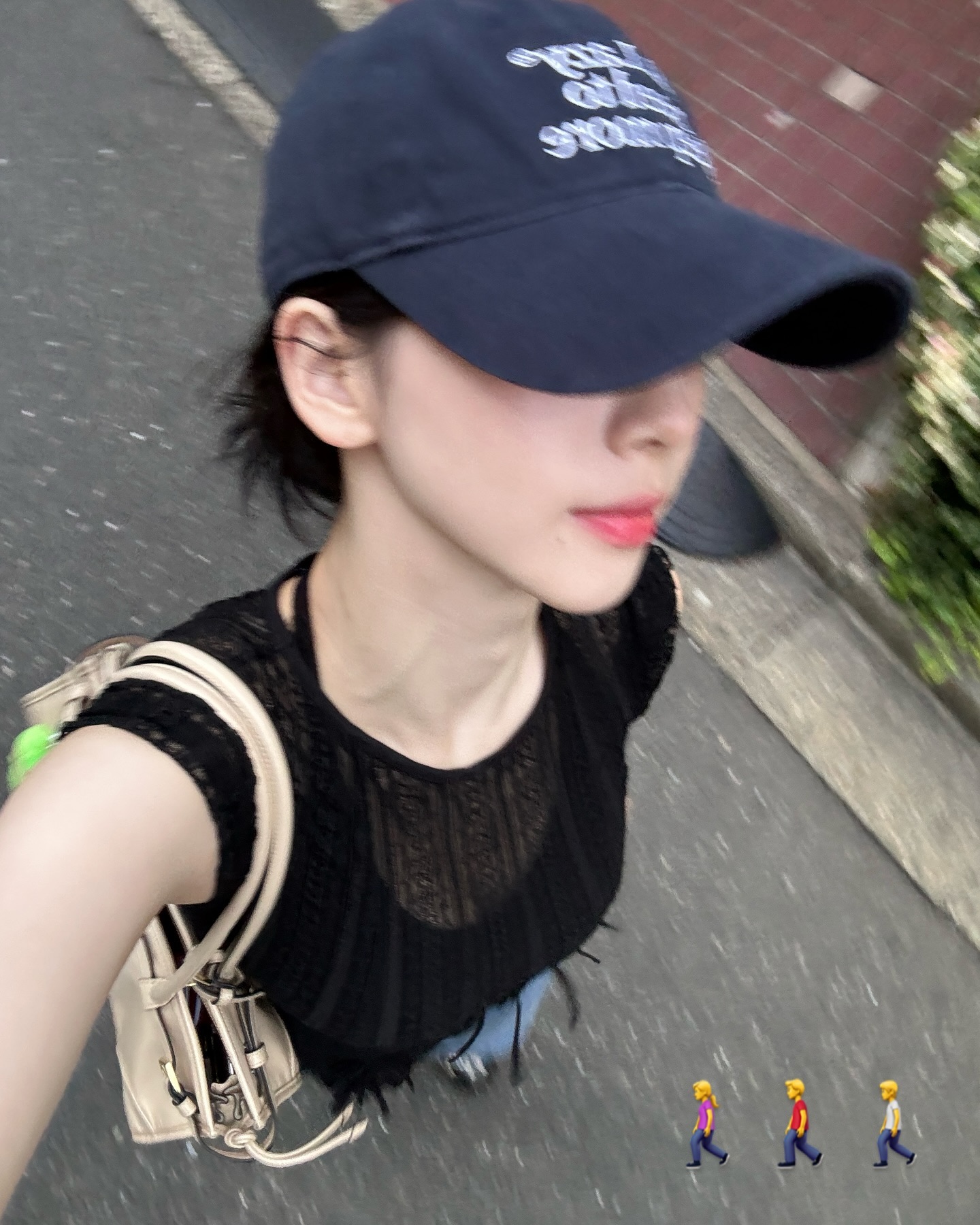 포인트로 좋은 헤어 액세서리 3🧢
3가지 헤어 포인트템으로 완성하는 다양한 무드✨💎

1. 강민경: 써틴먼스 - 플라워 브로치 비니

2. 박환희: RIBBONBIT - 코스모 헤드밴드

3. 닝닝: 온무드 - 퍼피 캡

4. 카리나: 레이지지 - 슬립 모어 워싱 볼캡 이미지