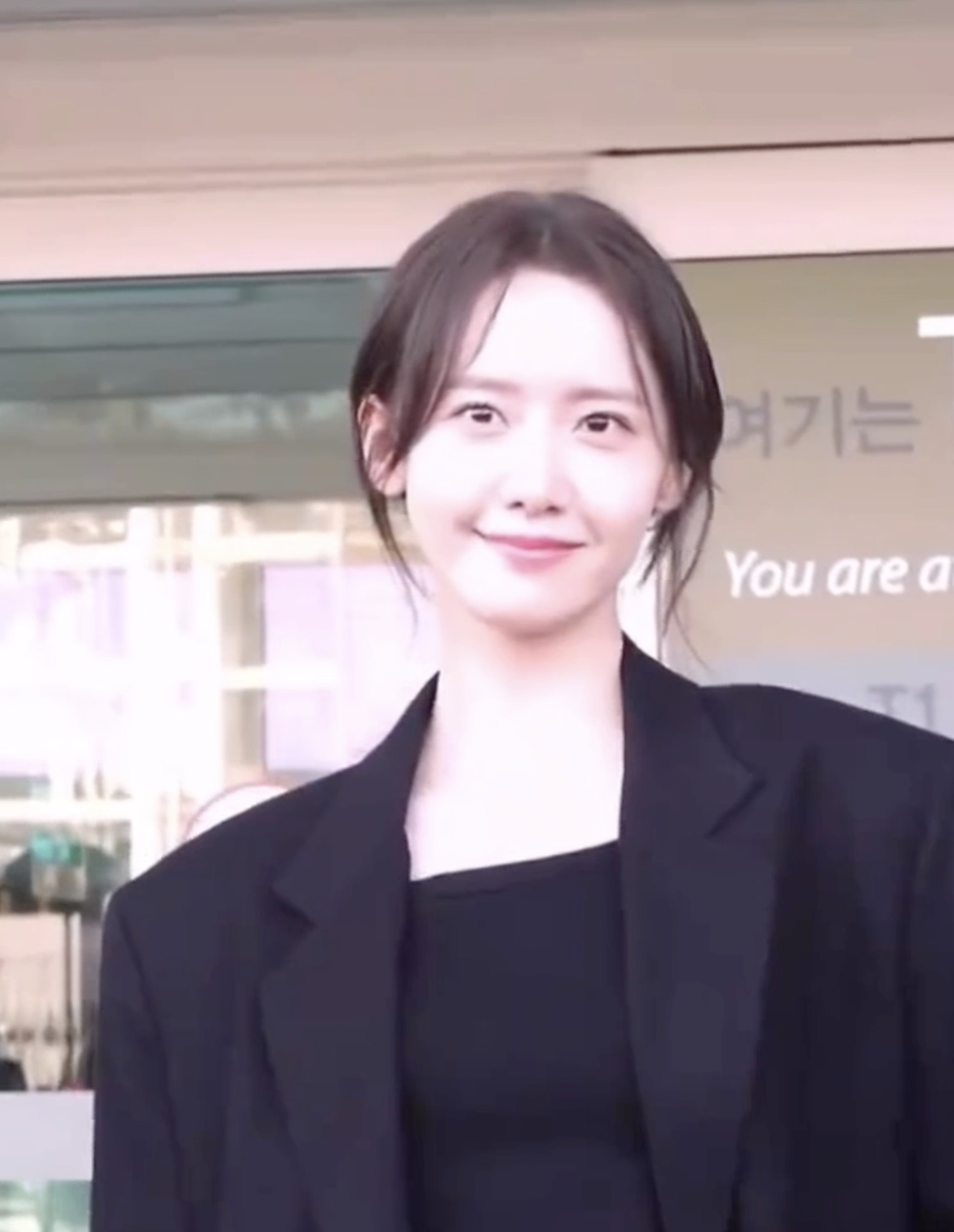 내가 찾던 미니멀룩 추구미🖤
발렌티노 윤아 벌써부터 느좋이잖아✨ 이미지