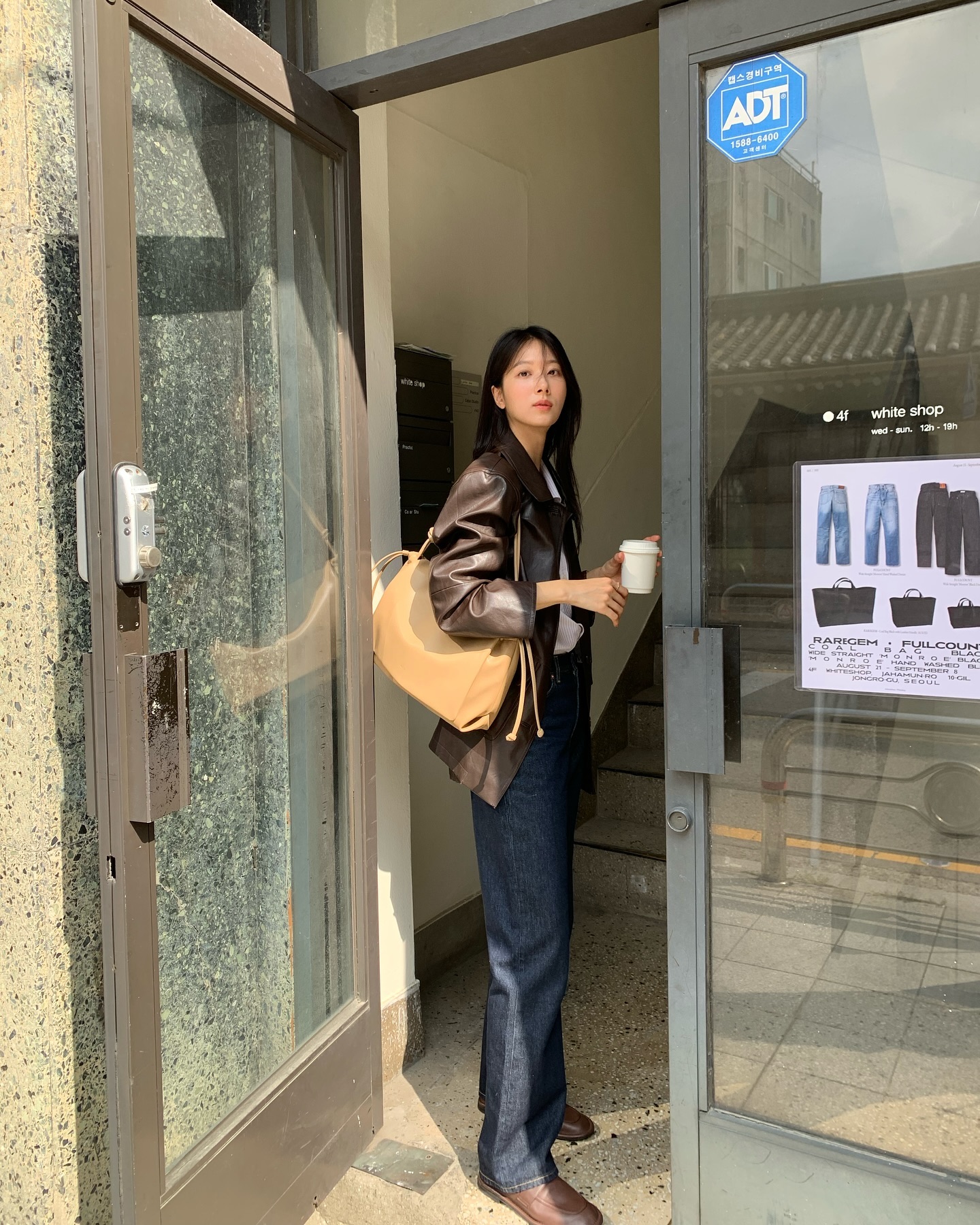 브라운 레더로 감성 챙겨🤙🏻🤎 이미지
