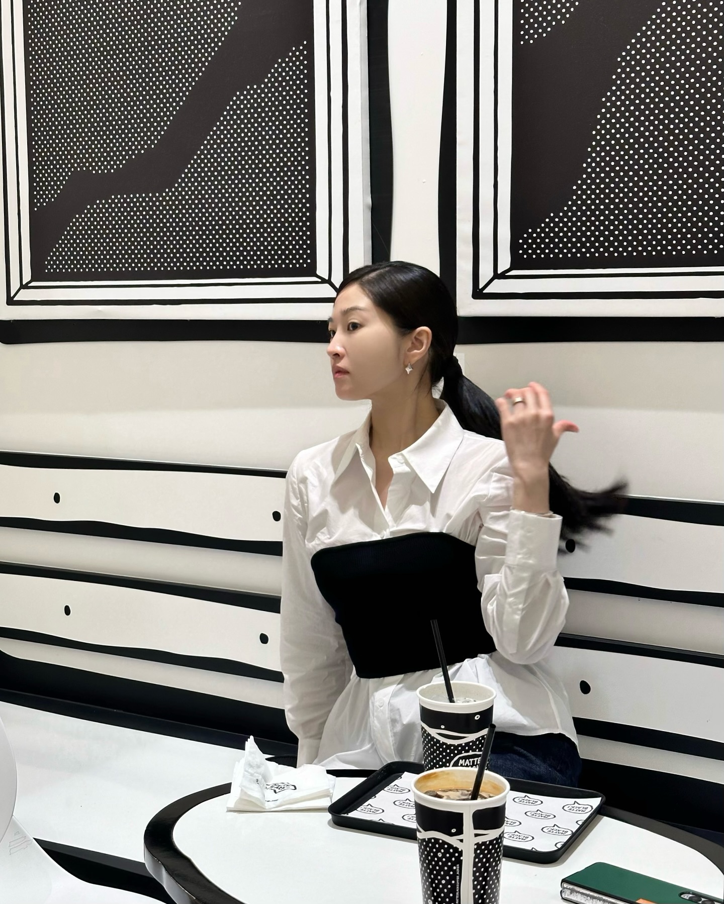 셔츠 위 탑 레이어드로 포인트✔️🤍 이미지7