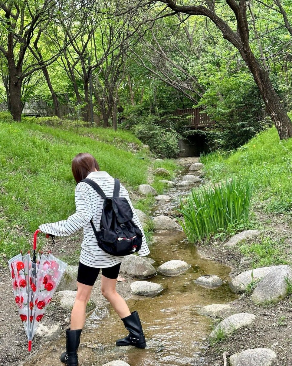 비오는 날에도 예쁘게☔️💕
우중충한 날 존재감 뿜뿜하는 우산 모음 zip🌂 이미지