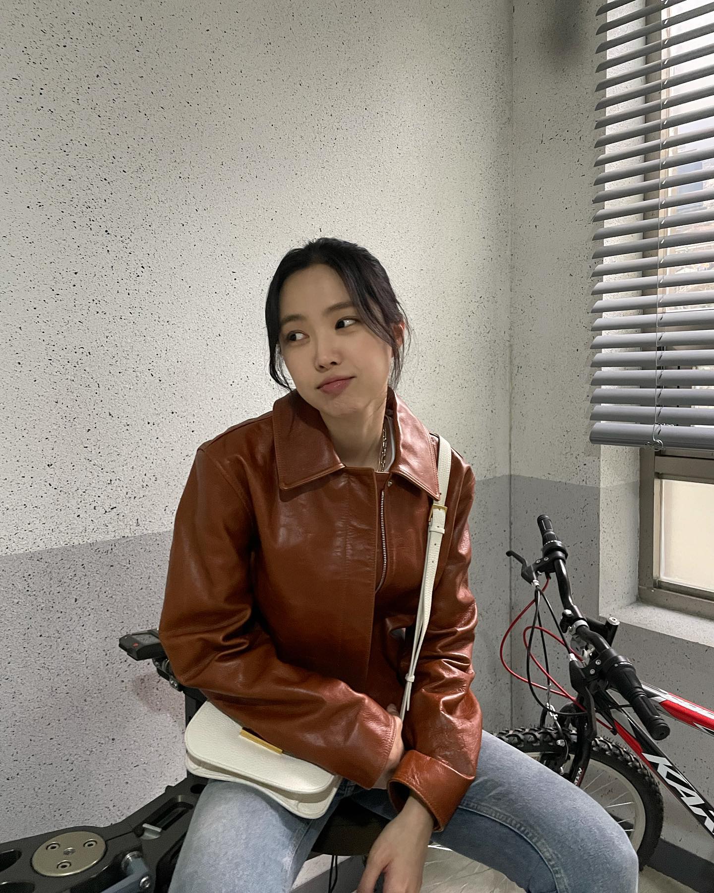 브라운 레더로 감성 챙겨🤙🏻🤎 이미지6