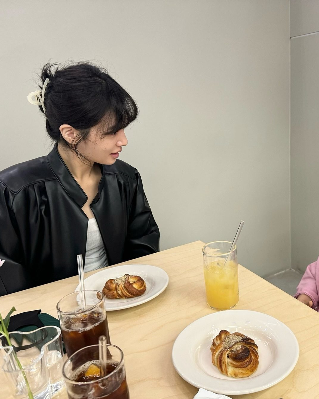 청순힙 무드 필수템🖤레더자켓 이미지