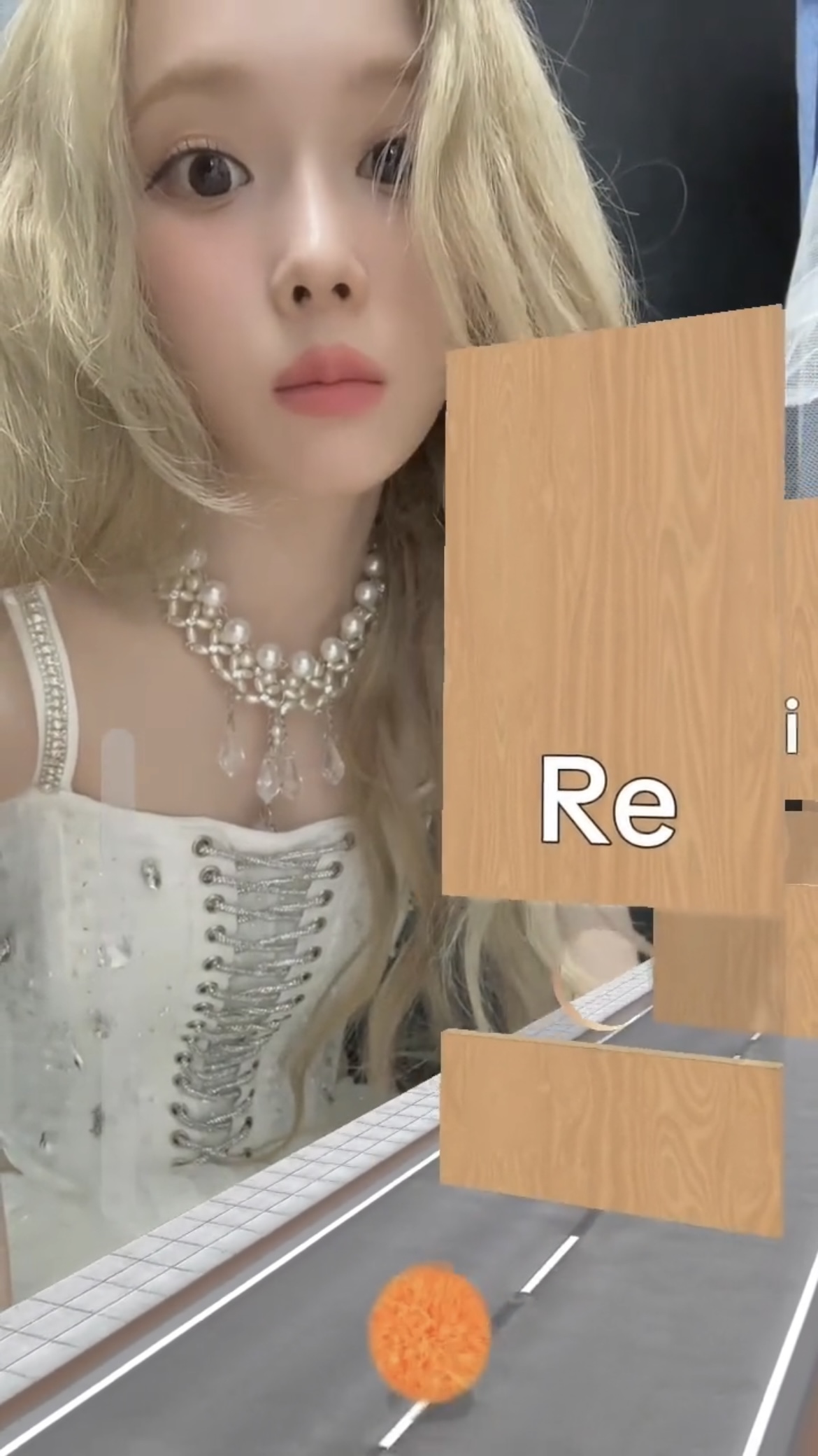 레에서 막혀버린 주전자 윈터🤪🤍 이미지
