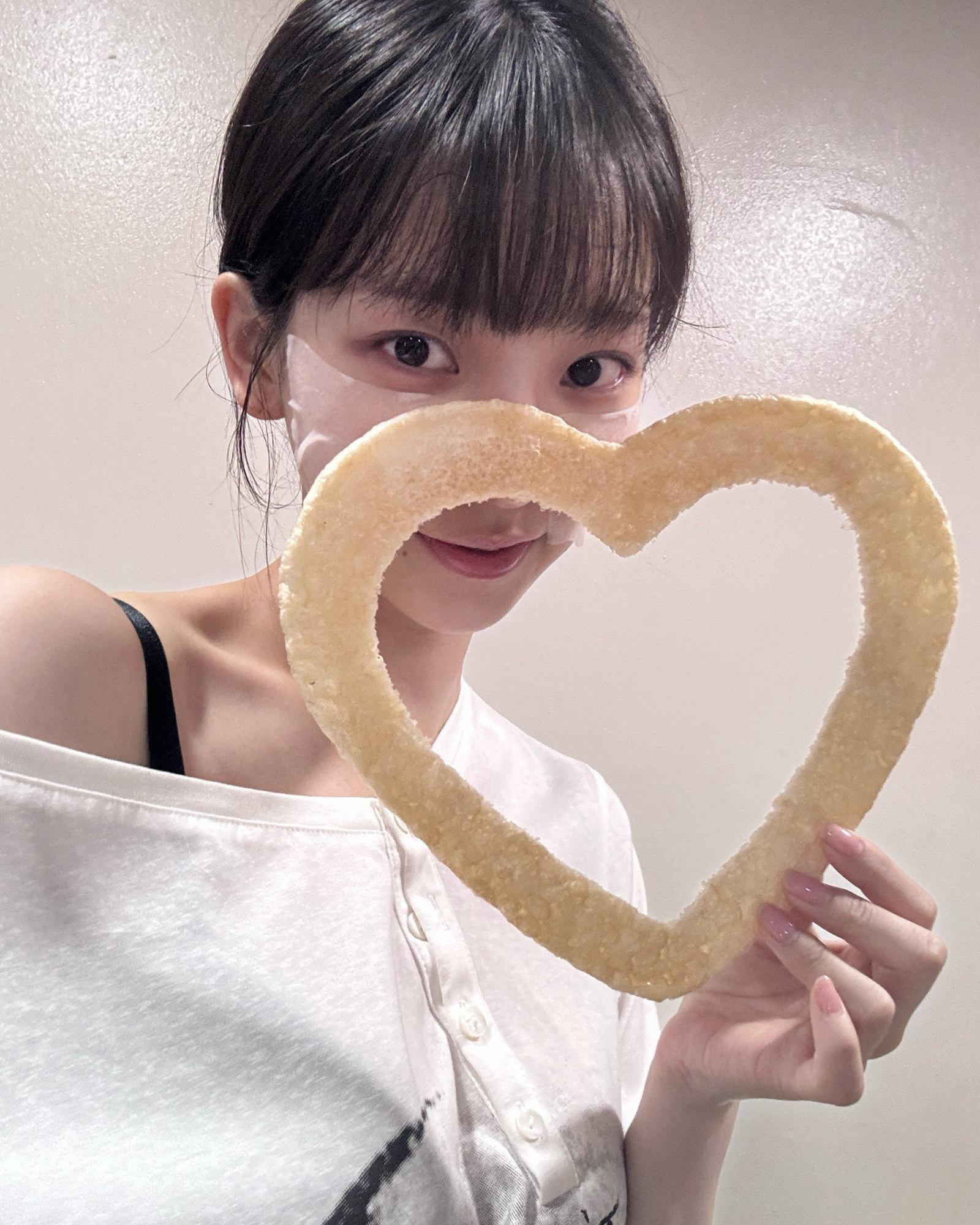 요즘 여돌 음방 전 필수 코스💛
하트 뻥튀기 속 또 다른 모양 만들어 내기@가능?🙋🏻‍♀️ 이미지