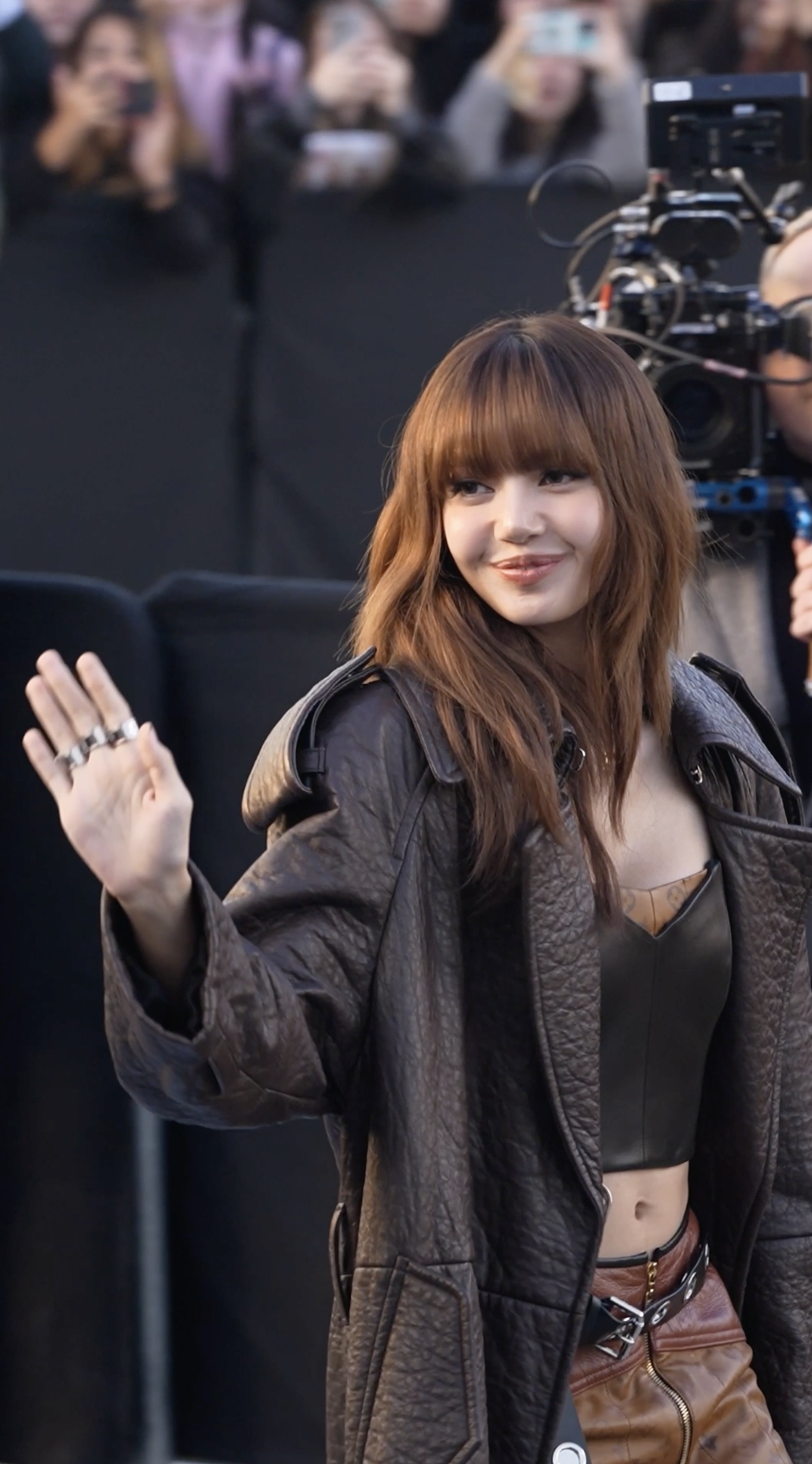 레전드 등장🤎🖤루이 비통의 리사
블랙핑크 리사가 루이 비통 앰베서더로는 처음으로 2025 봄-여름 컬렉션에 참석했습니다. 너무 멋진 클래스를 느껴보세요.🎥 이미지
