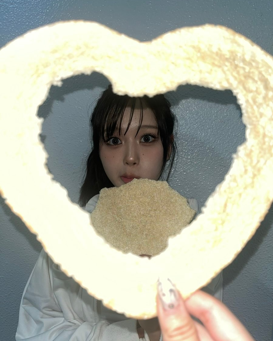 요즘 여돌 음방 전 필수 코스💛
하트 뻥튀기 속 또 다른 모양 만들어 내기@가능?🙋🏻‍♀️ 이미지