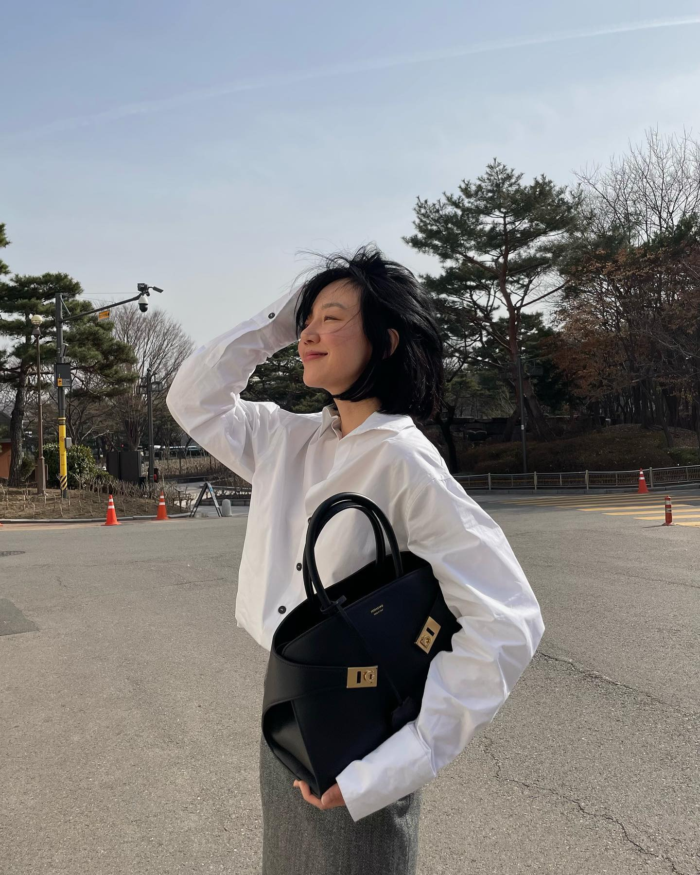 사계절 내내 들어도 안 질리는 페라가모 허그백🫂💼 이미지"