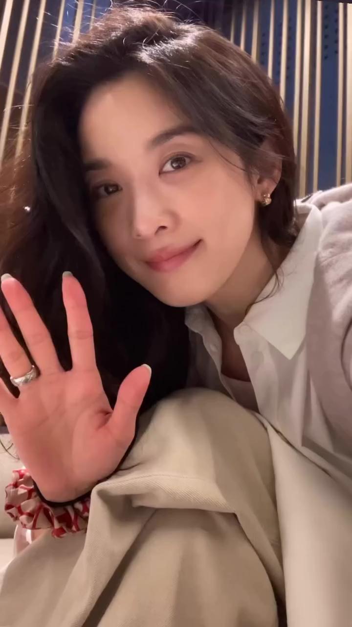 청아 언니🤍💛샤넬 코코 크러쉬 링
청초하면서 고급지고 세련된 분위기에 너무 잘 어울려요🏛️🕊️ 이미지