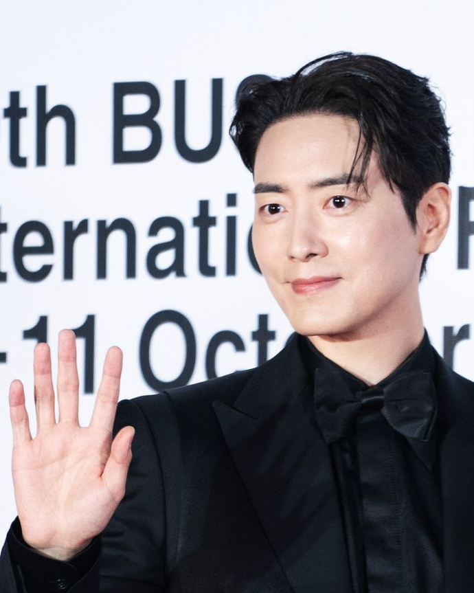 부산국제영화제를 빛낸 스타들✨
블랙 or 화이트 드레스 코드로 물든 BIFF 레드카펫 현장🖤🤍 이미지7