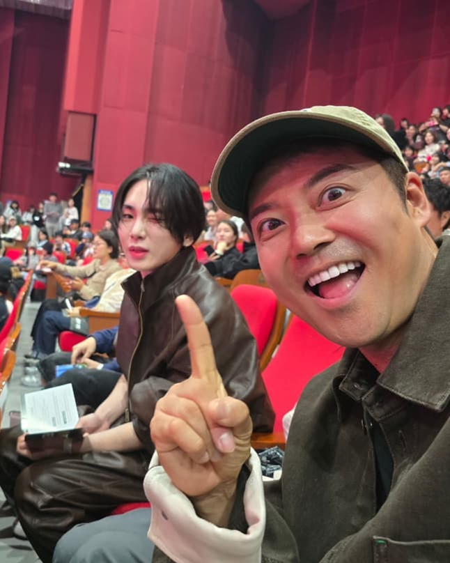 뜨거웠던 2NE1 콘서트 현장❤️🔥
많은 셀럽들도 즐긴 콘서트 모먼트 모아보기✨ 이미지6