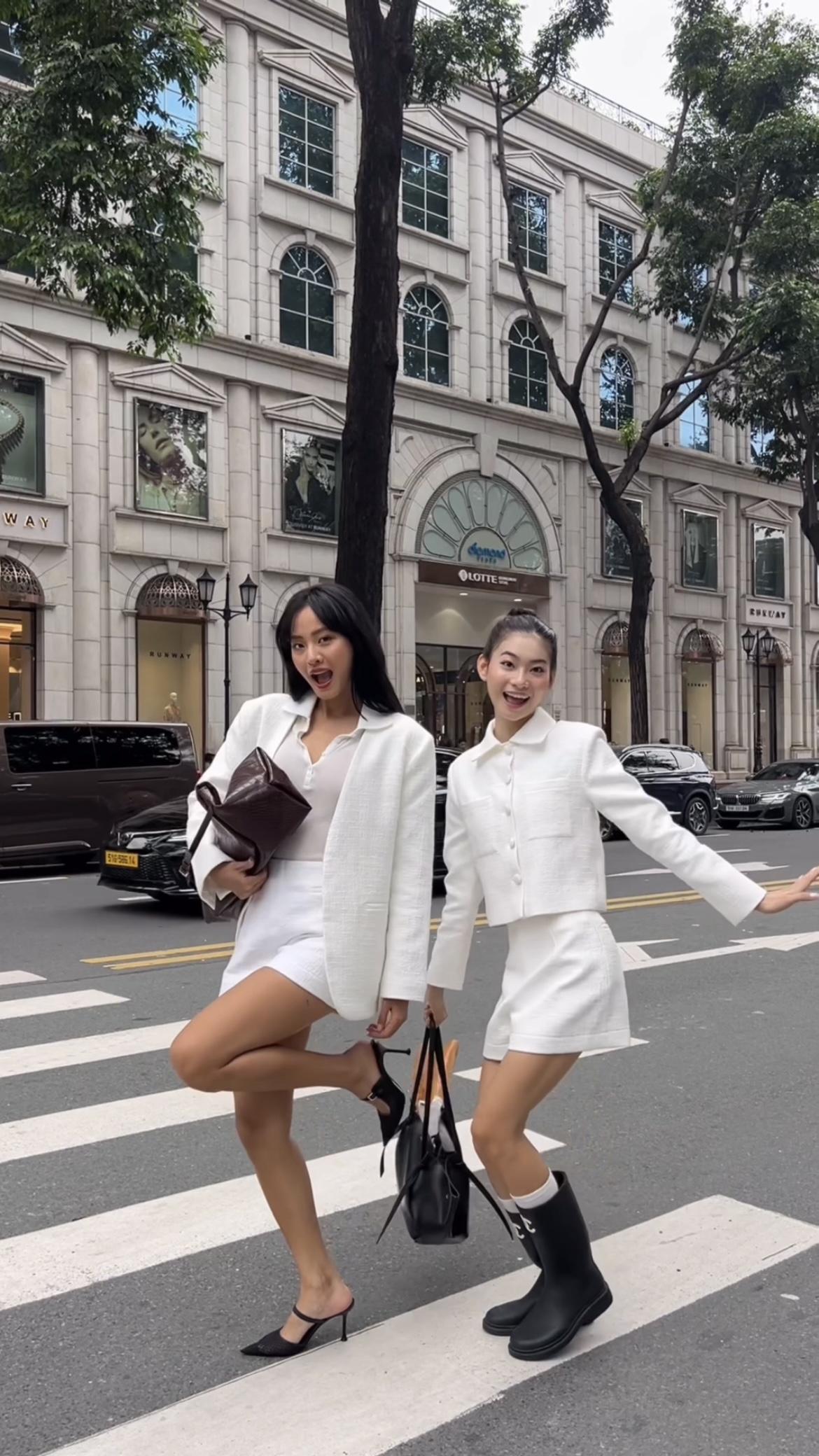 친구랑 화이트로 시밀러룩🤍이렇게 만나자@어때?👯‍♀️ 이미지