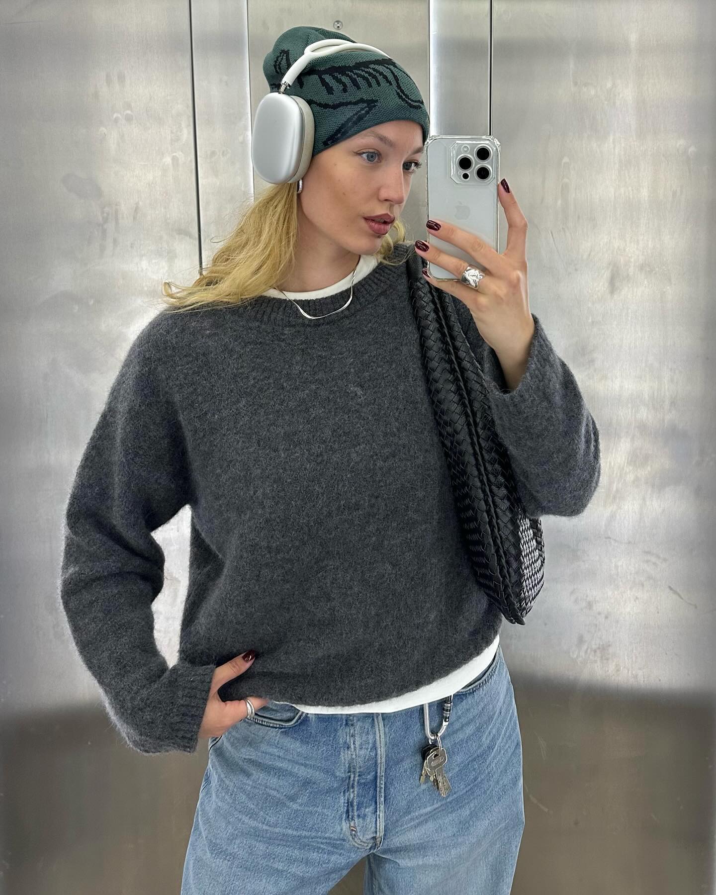 헤드폰도 패션🎧🎵
오늘따라 룩이 심심하다? 헤드폰으로 감성 한 스푼 추가요✨ 이미지9