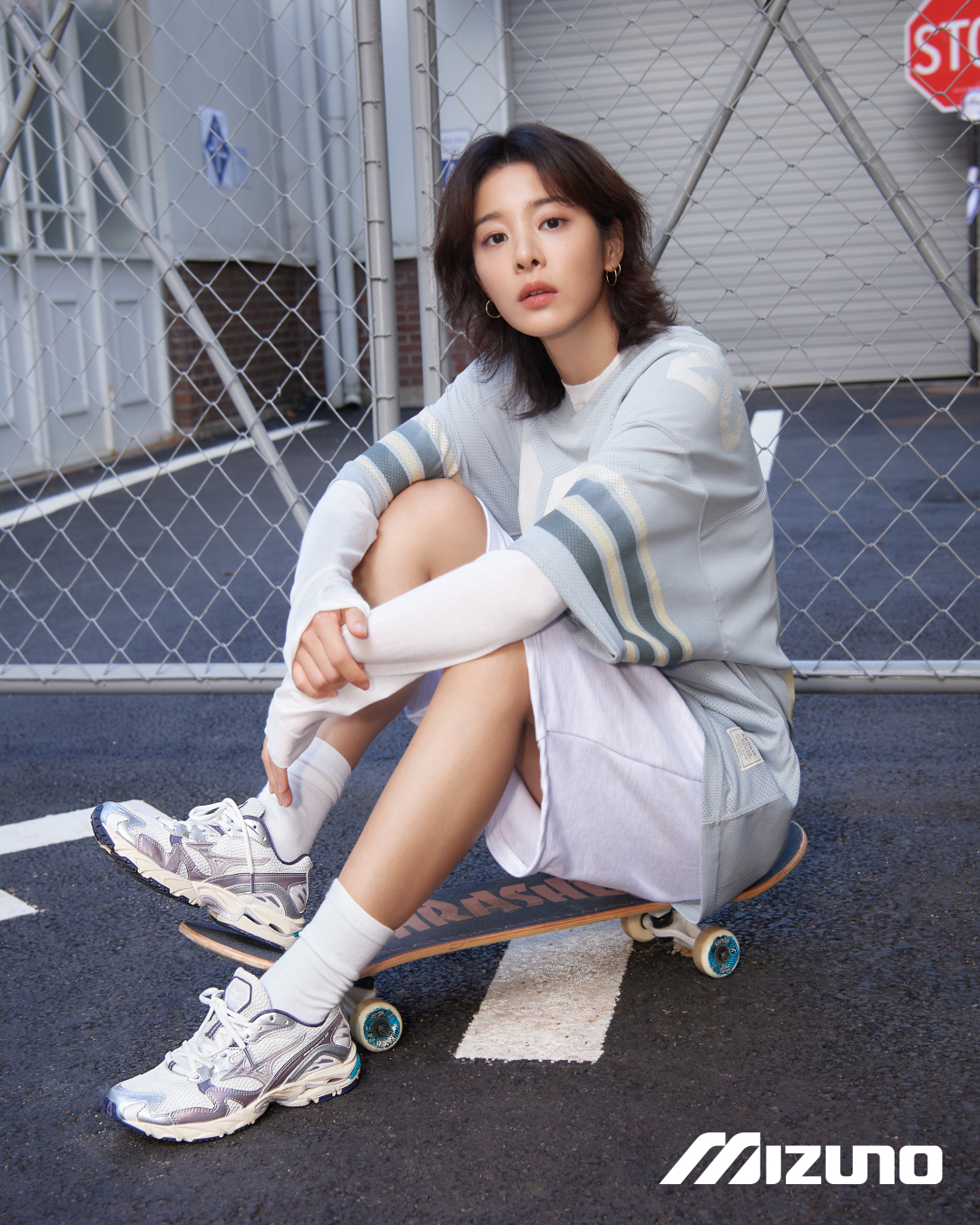 꾸안꾸 여신 설인아💙🤍애정 운동화
미즈노 WAVE RIDER 10 데일리 아웃핏👟참고해 #광고

미즈노와 배우 설인아가 만났습니다🔥

드라마와 예능에서 다재다능한 매력을 뽐내는 배우 설인아가 픽한 데일리 운동화는 미즈노의 ‘WAVE RIDER 10’!

미즈노의 헤리티지를 녹여낸 WAVE RIDER 10, 배우 설인아의 진지하면서도 부드러운 매력이 만나 남다른 아웃핏을 선사합니다. 스포티한 쉐입에 메탈릭 포인트를 더해, 단순한 패션 아이템을 넘어 나만의 개성을 표현하게 해주는 미즈노 WAVE RIDER 10.

캐주얼은 물론, 오피스룩에도 ‘찰떡'인 스니커즈를 찾고 있다면 미즈노의 WAVE RIDER 10을 지금 만나보세요. 이미지2