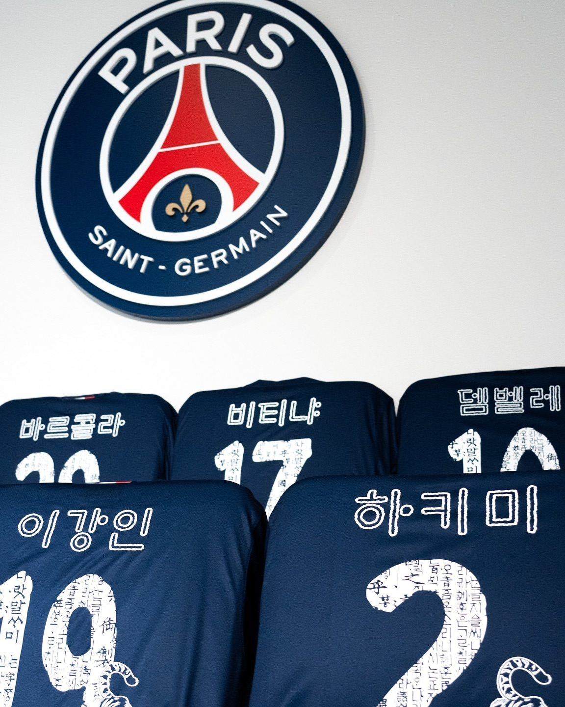 파리 생제르맹(PSG)이 한글날을 기념해 '훈민정음' 유니폼을 한정 판매 합니다.🐅🇰🇷 이미지