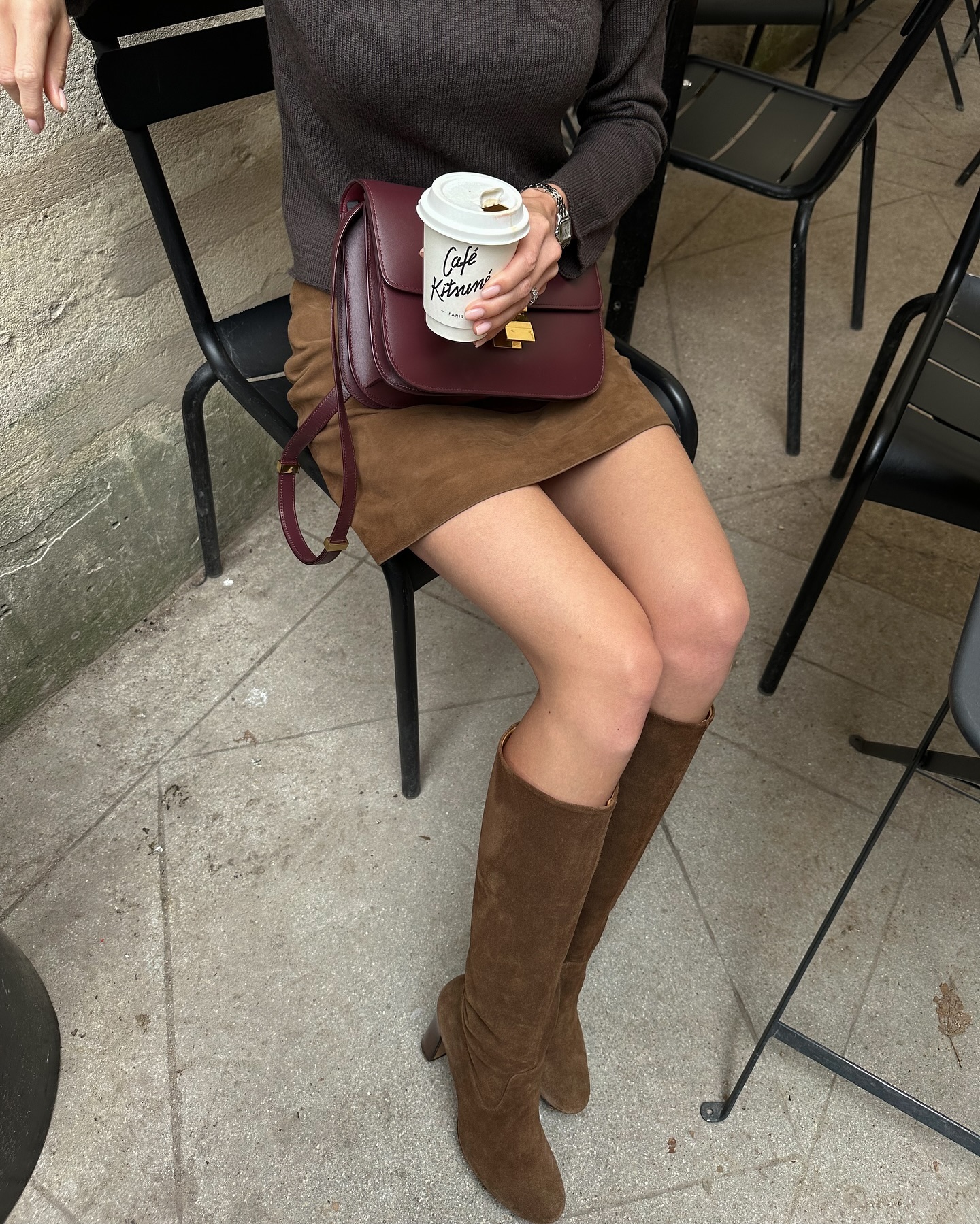 지금 많이 입어둬야 하는 조합✔️🖤
미니스커트에 롱부츠👢더 추워지기 전에 즐기자😶‍🌫️ 이미지5