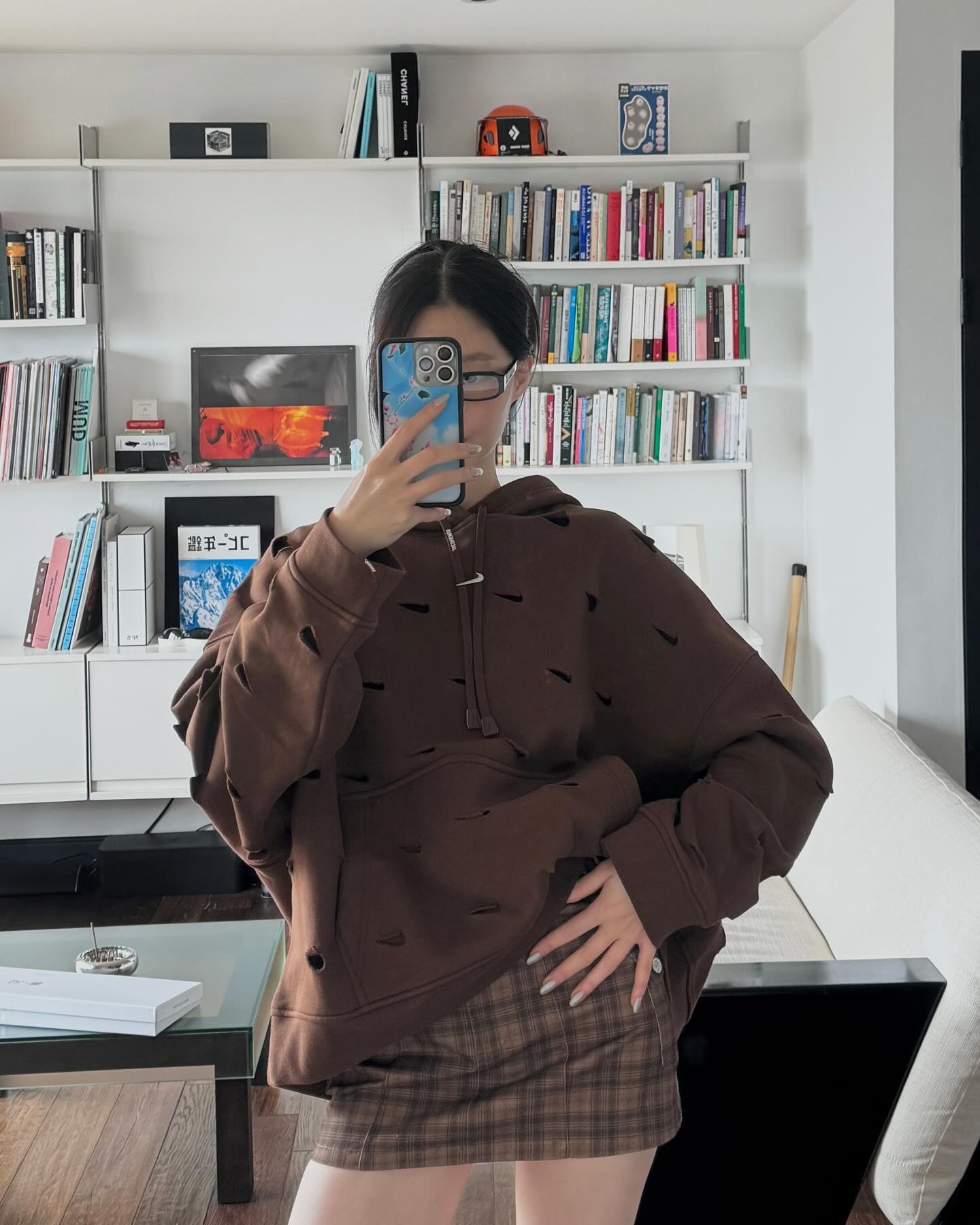 옷장에서 꺼내야 할 때🩶후드티
단독으로 입거나 자켓이랑 함께 매치해 봐😙👍 이미지8