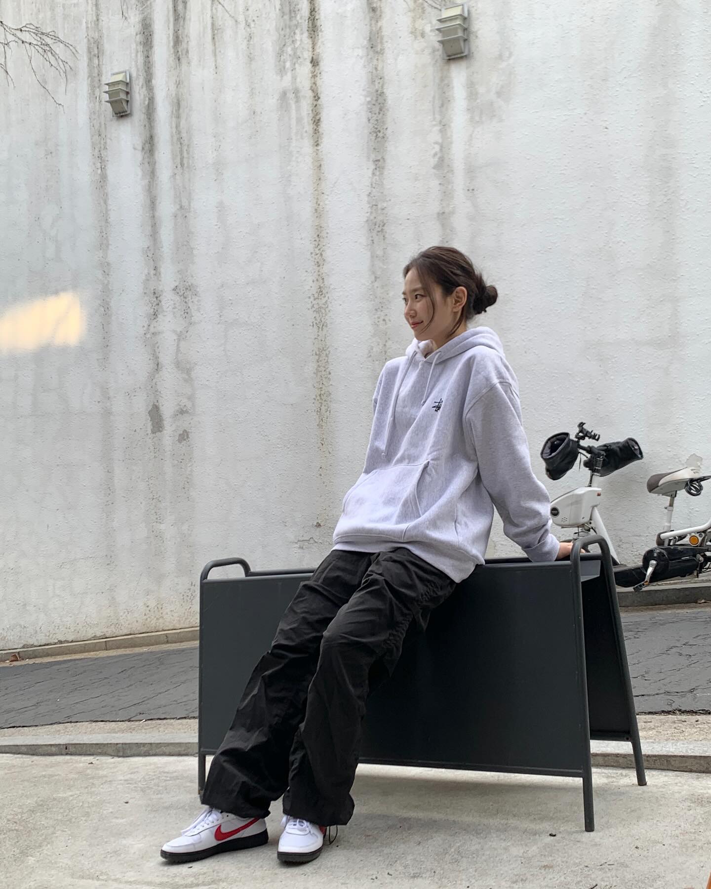 옷장에서 꺼내야 할 때🩶후드티
단독으로 입거나 자켓이랑 함께 매치해 봐😙👍 이미지7