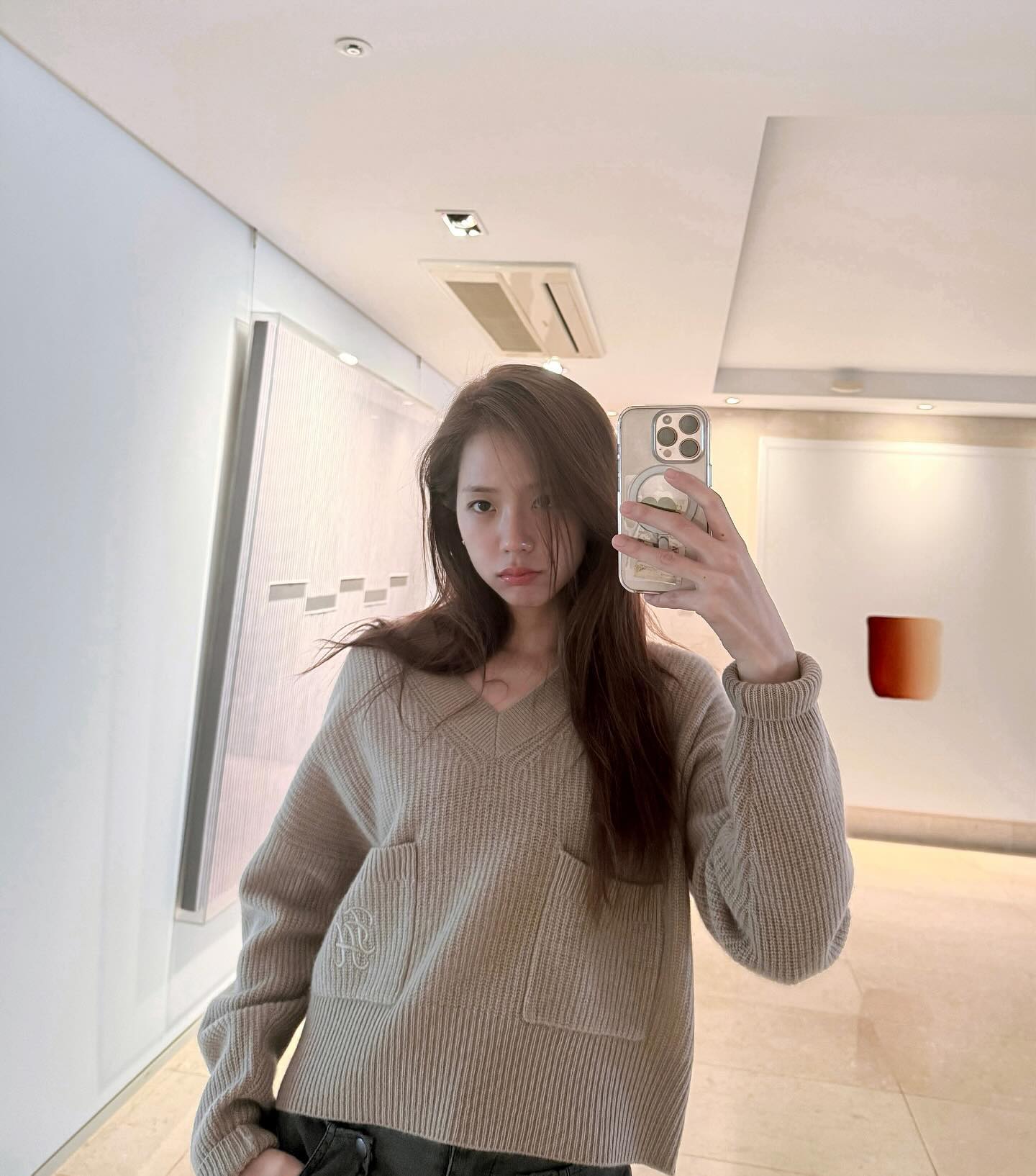 가을맞이🍂지수의 뉴 헤어컬러 브라운 컬러도 찰떡이잖아🤎 이미지