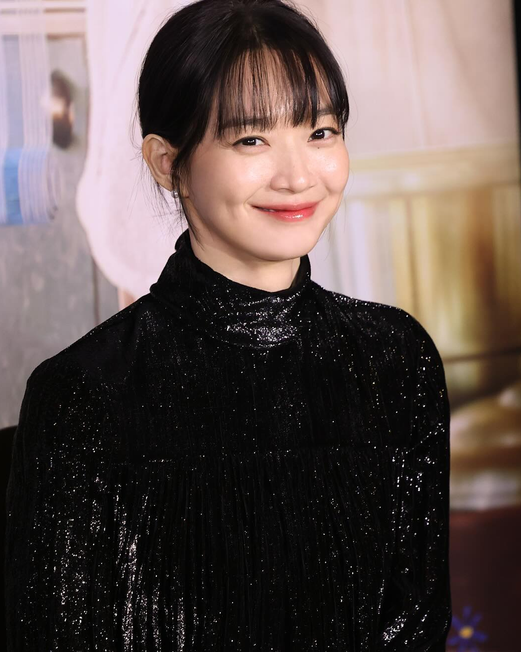 신민아👸🏻이제 재혼황후로 변신?

신민아가 차기작으로 ‘재혼황후’ 출연을 제안받고 검토 중입니다. ‘재혼황후’는 동명의 로맨스 판타지 웹 소설이 원작인 작품으로 웹툰으로도 연재되고 있는데요. 출연이 확정된다면 신민아는 동대제국의 황후로, 황제인 남편이 정부를 황후로 만들려는 것을 알고 이혼을 택하는 인물인 ‘나비에’ 역을 맡게됩니다. 이미지