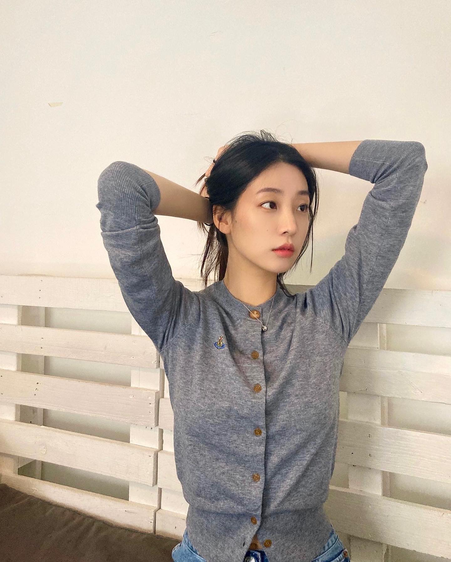 활용도 높은🩶그레이 가디건
단독 or 겉옷으로 돌려입는 그레이 가디건 코디✨ 이미지5