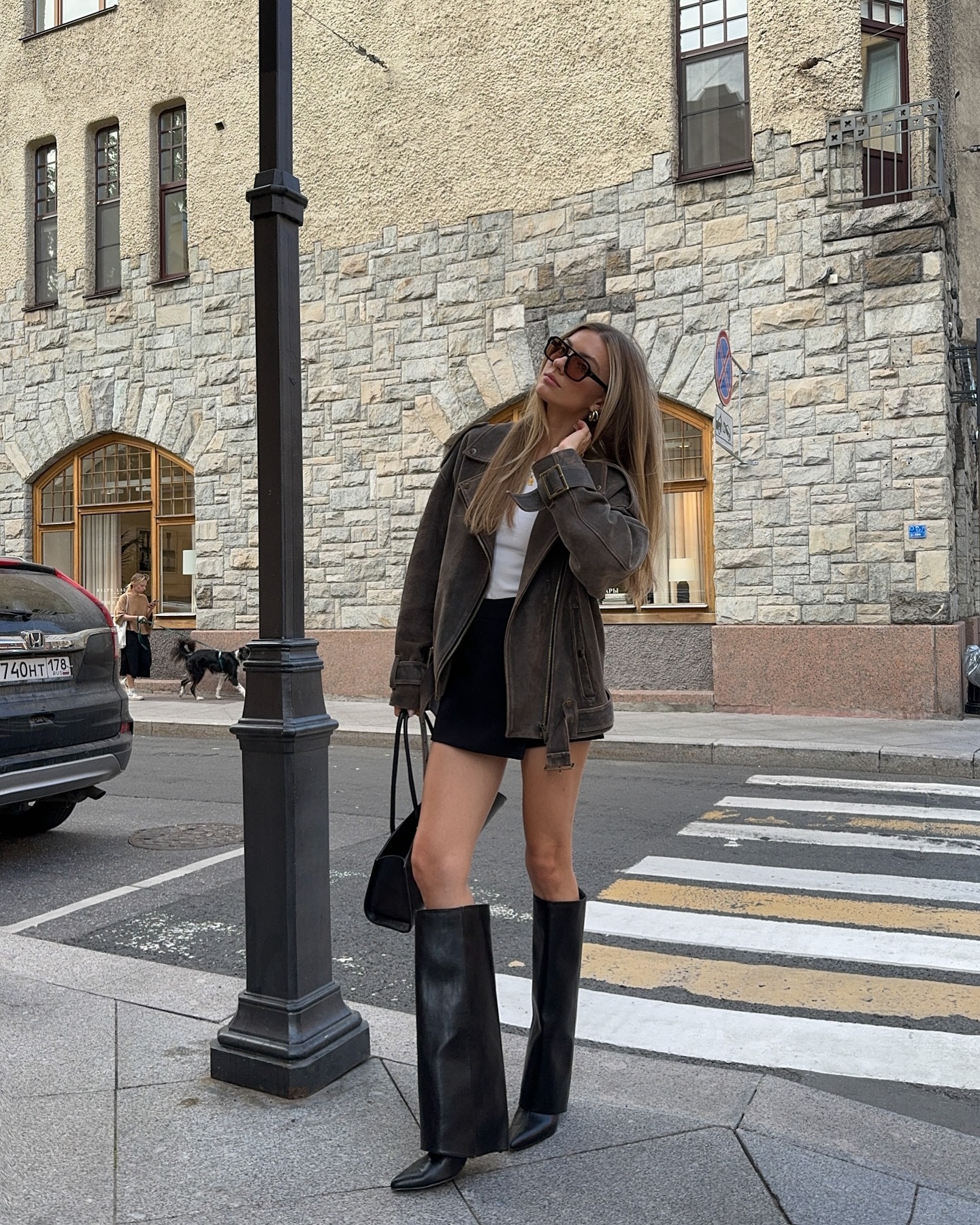 지금 많이 입어둬야 하는 조합✔️🖤
미니스커트에 롱부츠👢더 추워지기 전에 즐기자😶‍🌫️ 이미지8