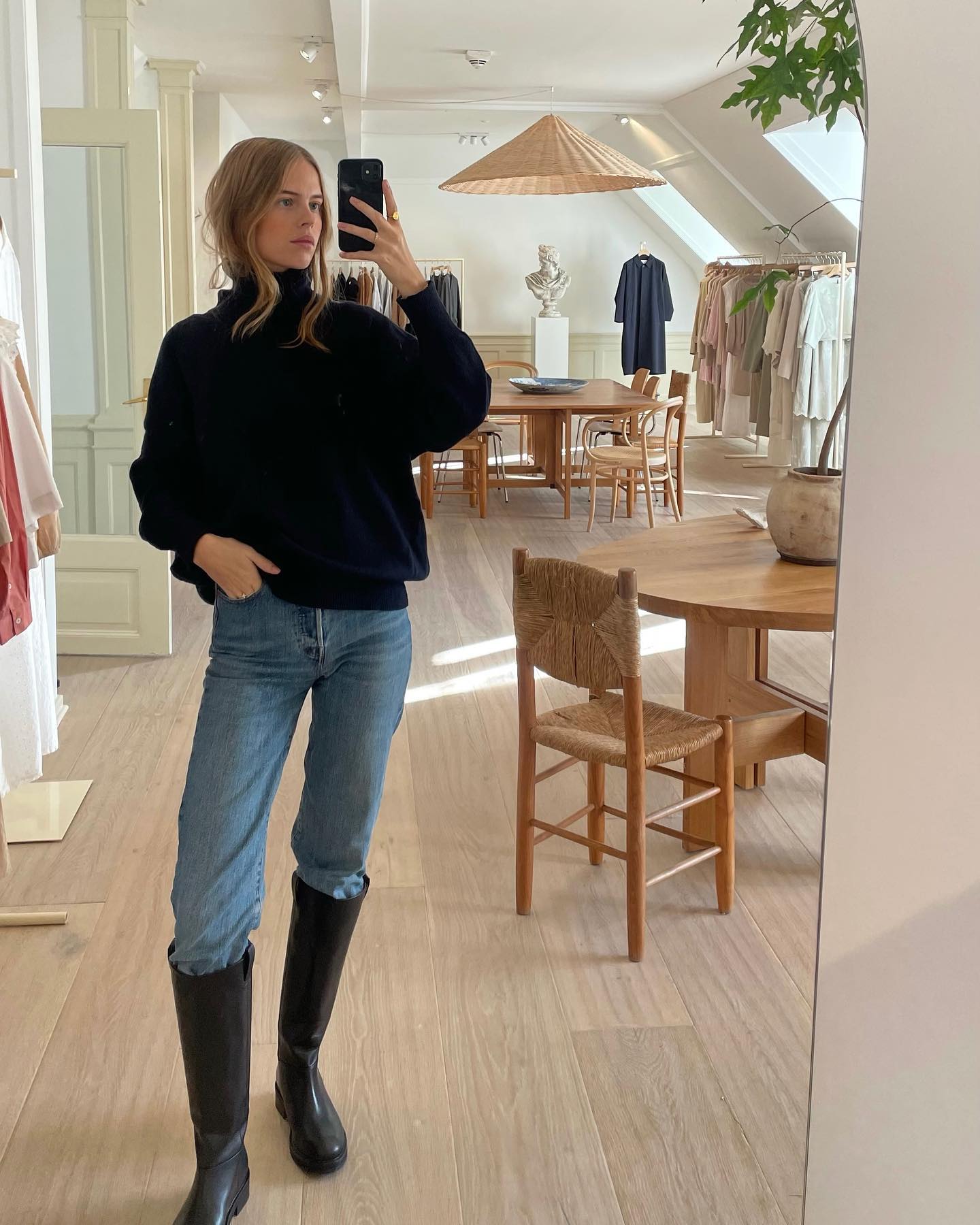 바지 위 롱부츠 입기 좋은 시즌👖🖤 이미지