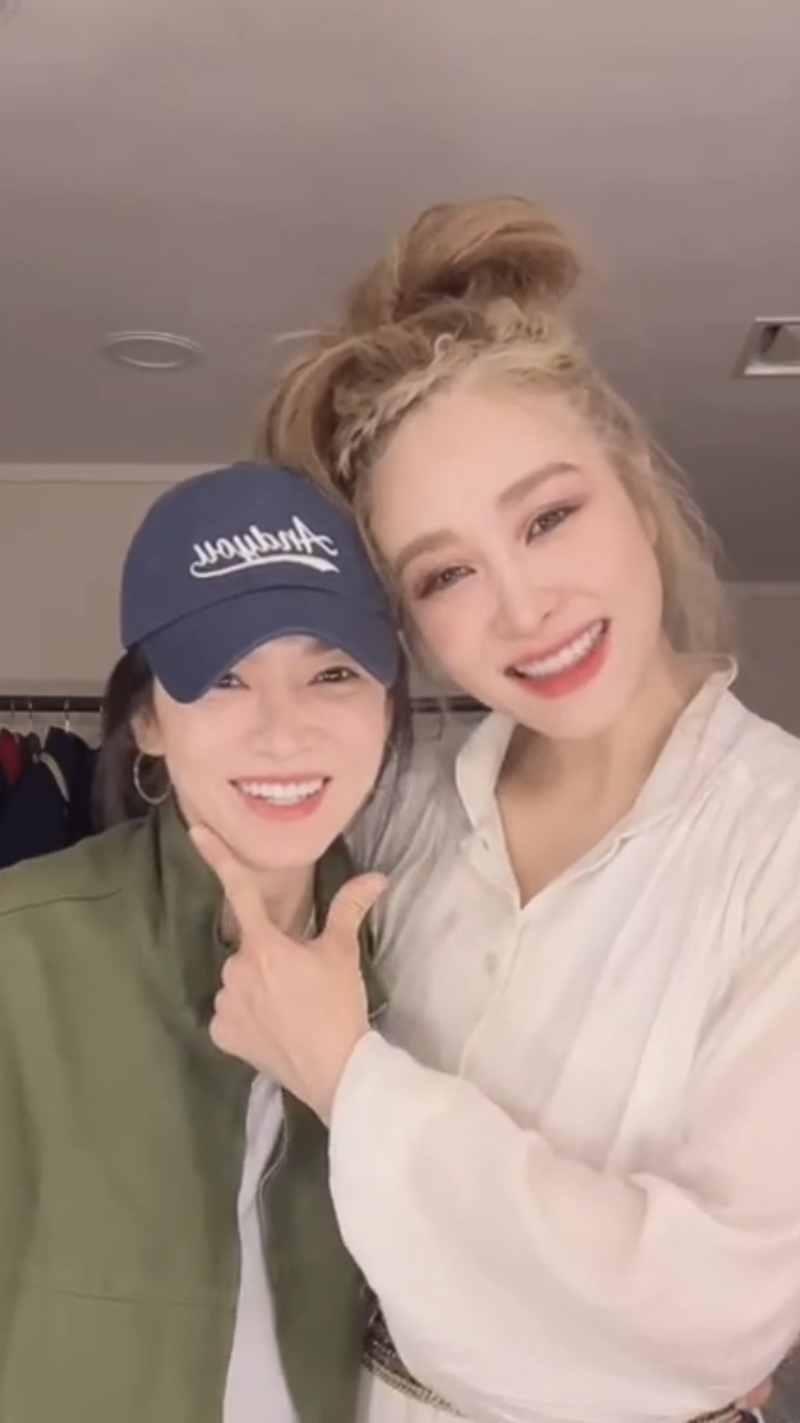 송혜교 x 옥주현❤️초미녀 조합
사진 아닌 영상에 평생 속는 미모들🎥🎶너무 좋아 이미지