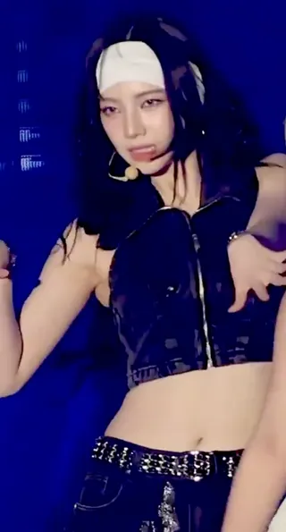 어메이징한 카리나의 인기❤️🔥
UP은 음원보다 무대가 찐이라구💙 이미지