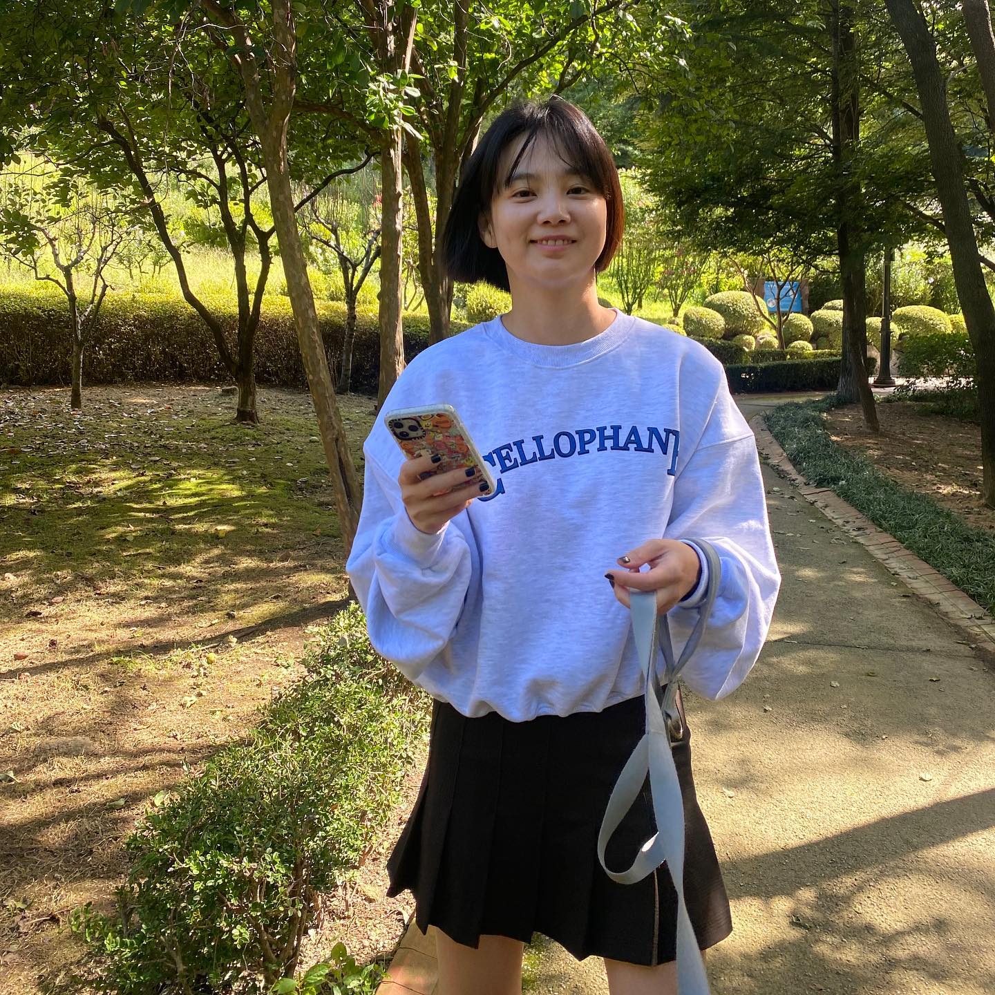 여친룩 무드🤍화이트 맨투맨👩‍❤️‍👨 이미지