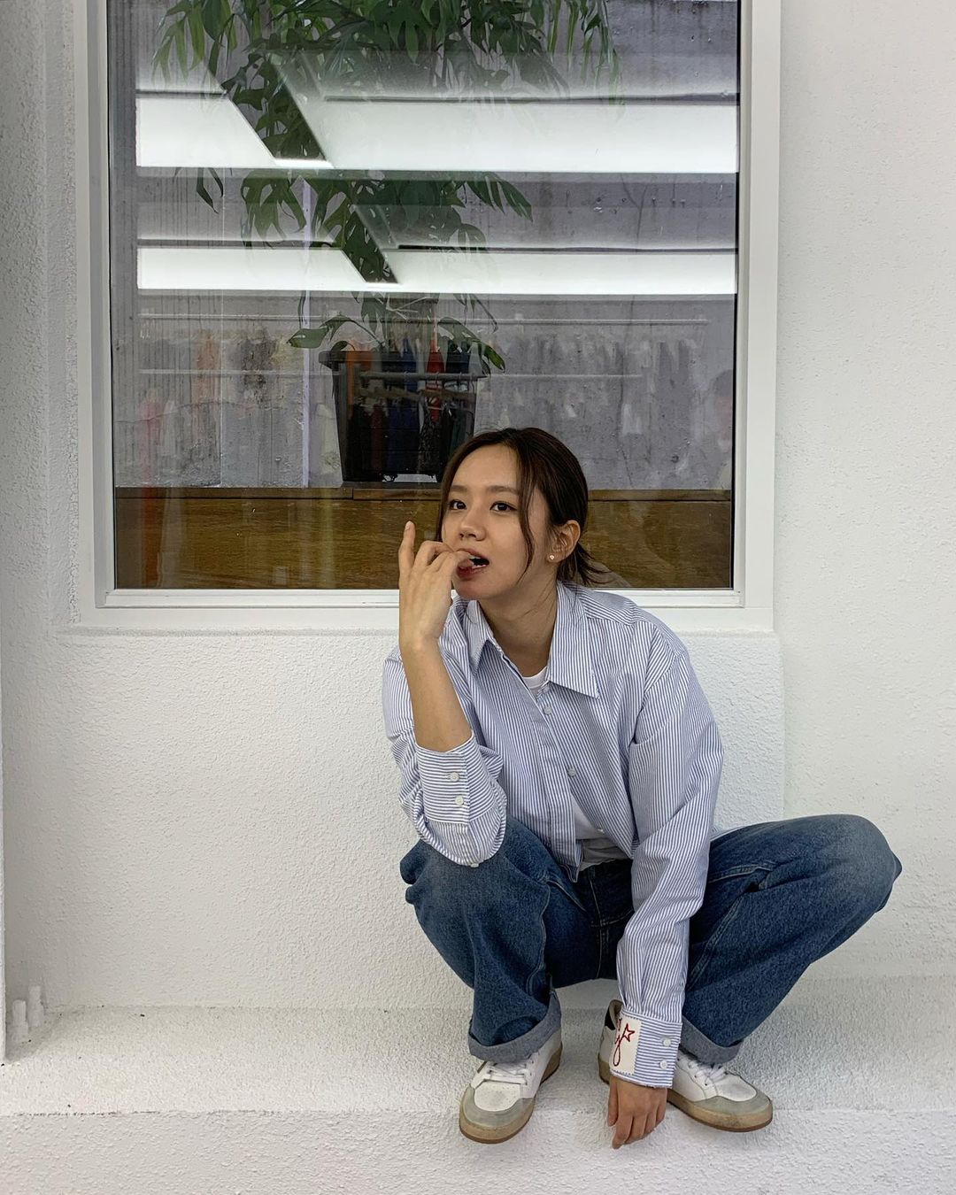 데님과 궁합 좋은 블루 셔츠👔👖 이미지