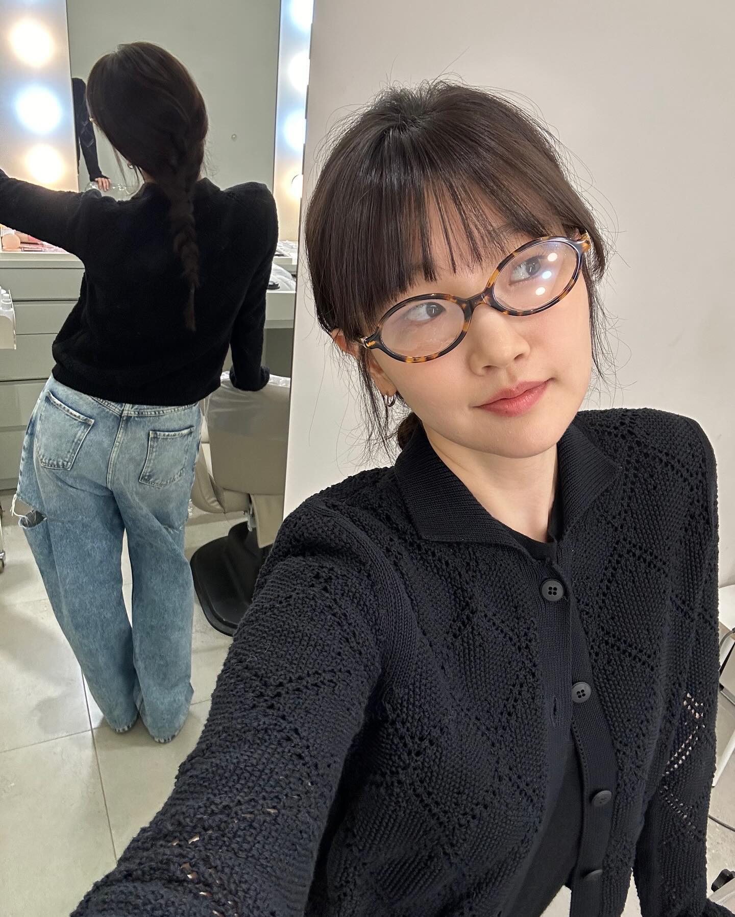 아직도 없어? 셀럽들의 잇템👓
미우미우 리가드 하나면 알아주는 패셔니스타 될 수 있다고🙌🏻 이미지