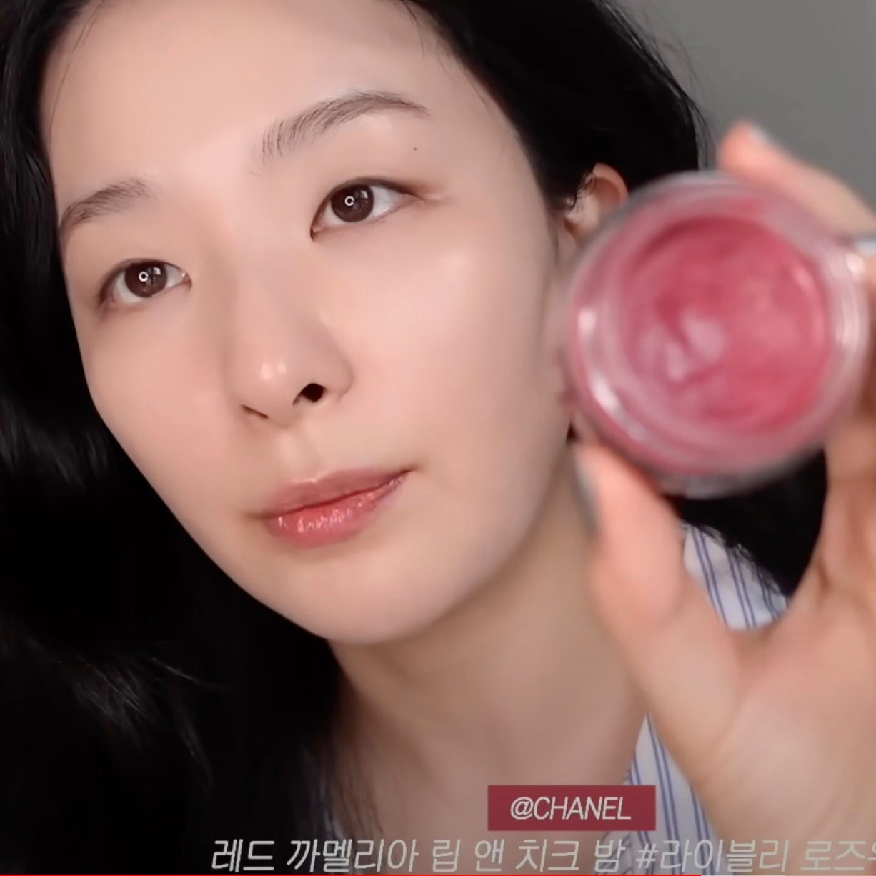 포인트 생기 한스푼💓셀럽 치크템
내추럴 무드부터 포인트 치크까지🫧블러셔 모음.zip

1. 윤승아
네이밍 '플러피 파우더 블러쉬 써먼'

2. 슬기
샤넬 '레드 까멜리아 립 앤 치크 밤 라이블리 로즈우드'

3. 임현주
디올 '로지 글로우 핑크 라일락'

4. 김나영
시미헤이즈뷰티 '선 플러쉬 올 오버 틴트 BLAZE'

5. 이청아
나스 '섹스어필' 이미지