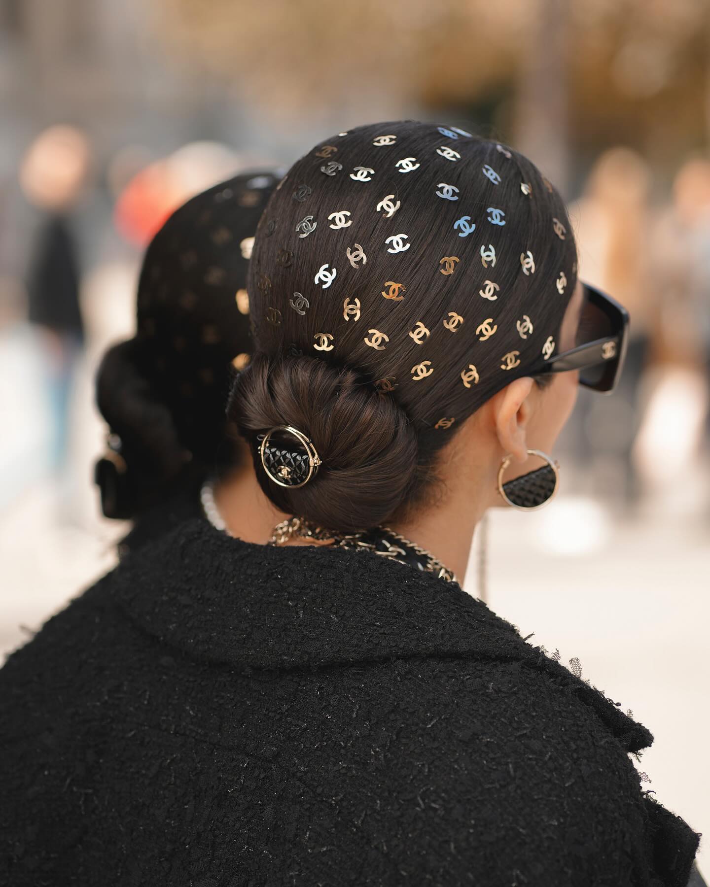 가장 탐나는 2025 샤넬 아이템은?👜🚀 헤어핀, 미니백, 스카프,다 너무 예쁘잖아...🥺 이미지