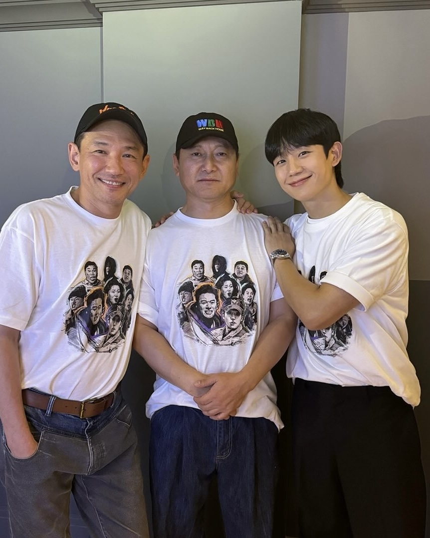 5주 연속 주말 1위 베테랑2👮🏻‍♀️🍿

‘베테랑2’가 개봉 후 5주 연속 주말 박스오피스 1위를 지키고 있습니다. 오늘(14일) 영화진흥위원회 통합전산망에 따르면 지난 11일부터 13일까지 14만 5970명의 관객을 모으며 누적 관객 수 729만 8374명을 기록했는데요. 신작 개봉 공세 속에서도 ‘베테랑2’가 꾸준히 박스오피스 정상을 지켜온 결과는 ‘베테랑’ 시리즈에 대한 기대감과 만족감이 장기 흥행으로 이어지고 있는 것으로 보입니다. 이미지