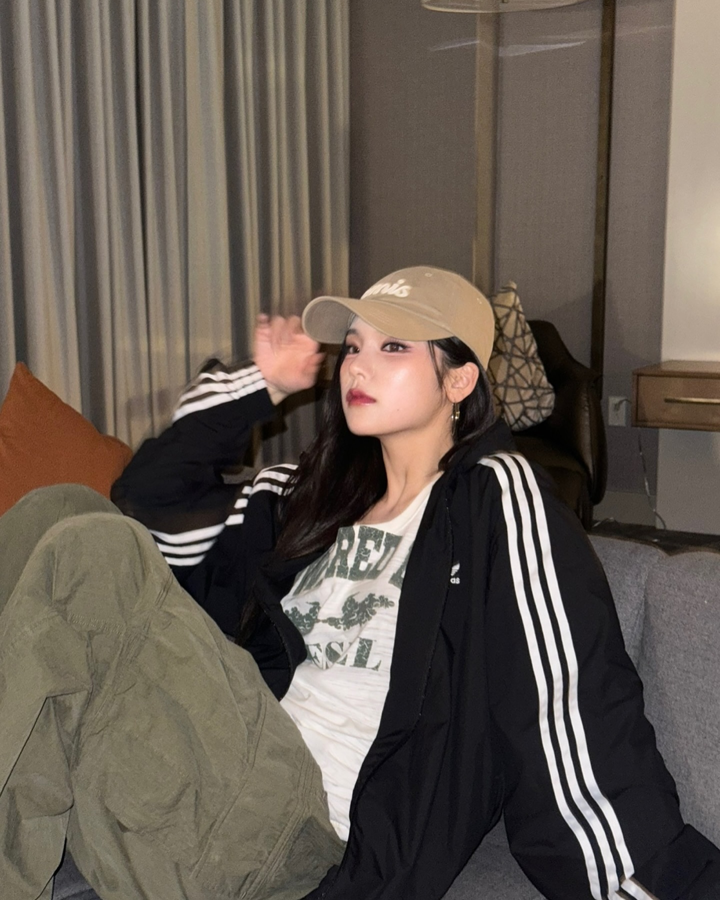 잘나가는 언니들은 다 갖고 있다는 @아디다스🖤트랙탑vs팬츠 중 여러분의 선택은? 이미지