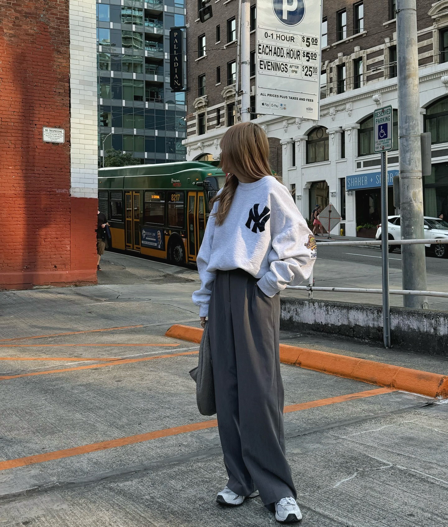 캐주얼, 미니멀 다 어울리는 오묘한 매력의 멜란지 그레이🤍🩶다들 하나쯤 있지? 이미지5